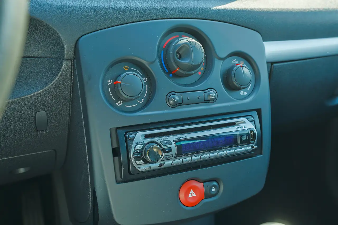 Renault Clio R.S. — photo 34
