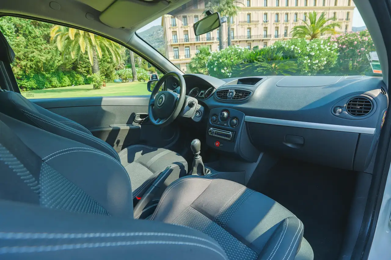 Renault Clio R.S. — photo 29
