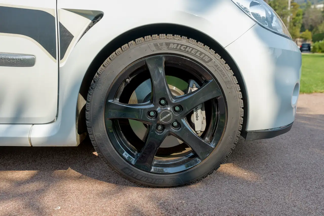 Renault Clio R.S. — photo 20