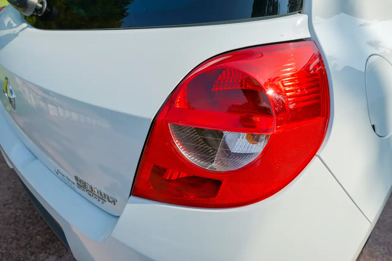 Renault Clio R.S. — photo 14