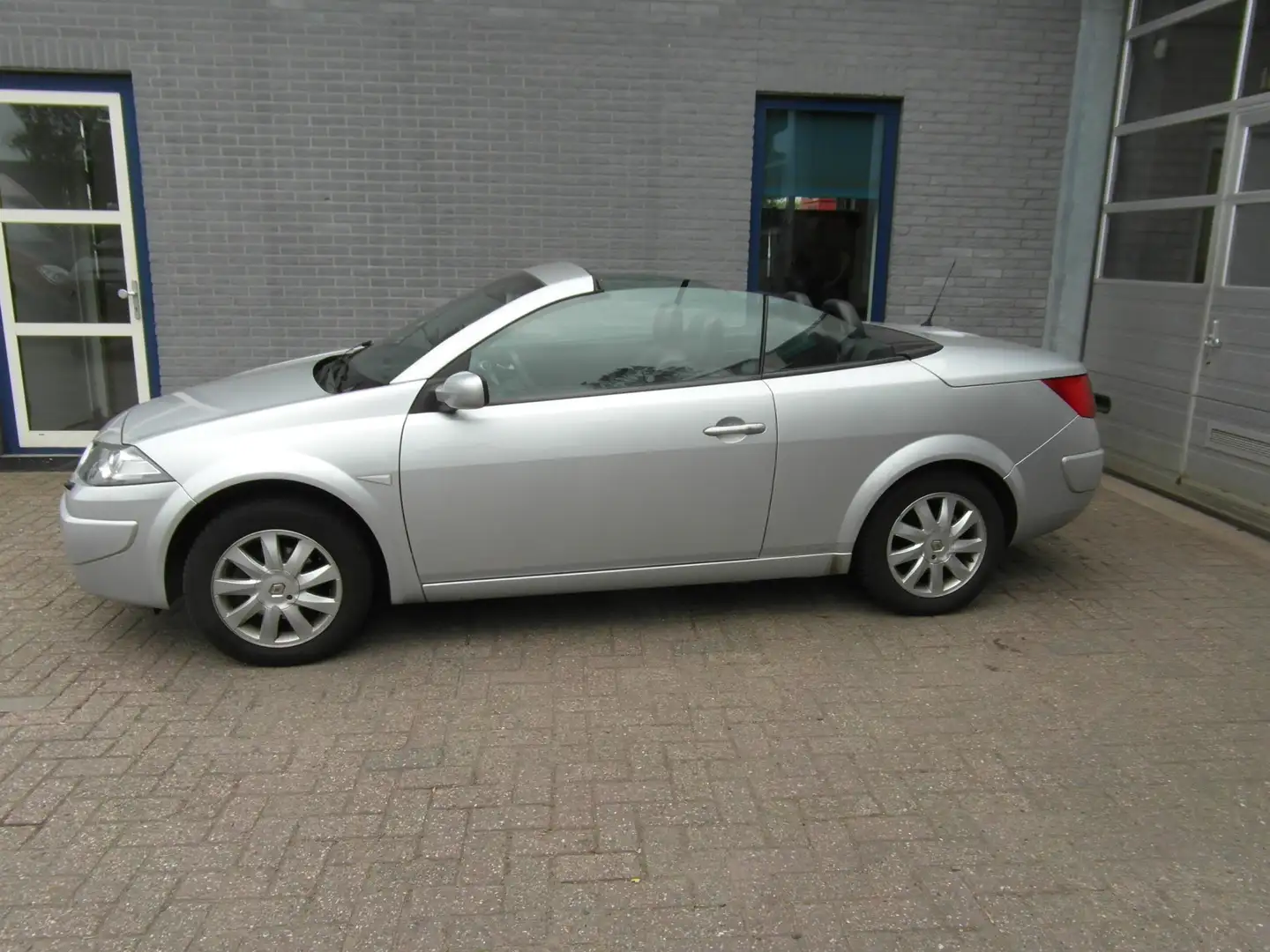 Renault Megane Coupé-Cabriolet 1.6-16V Tech Line Сірий - 2