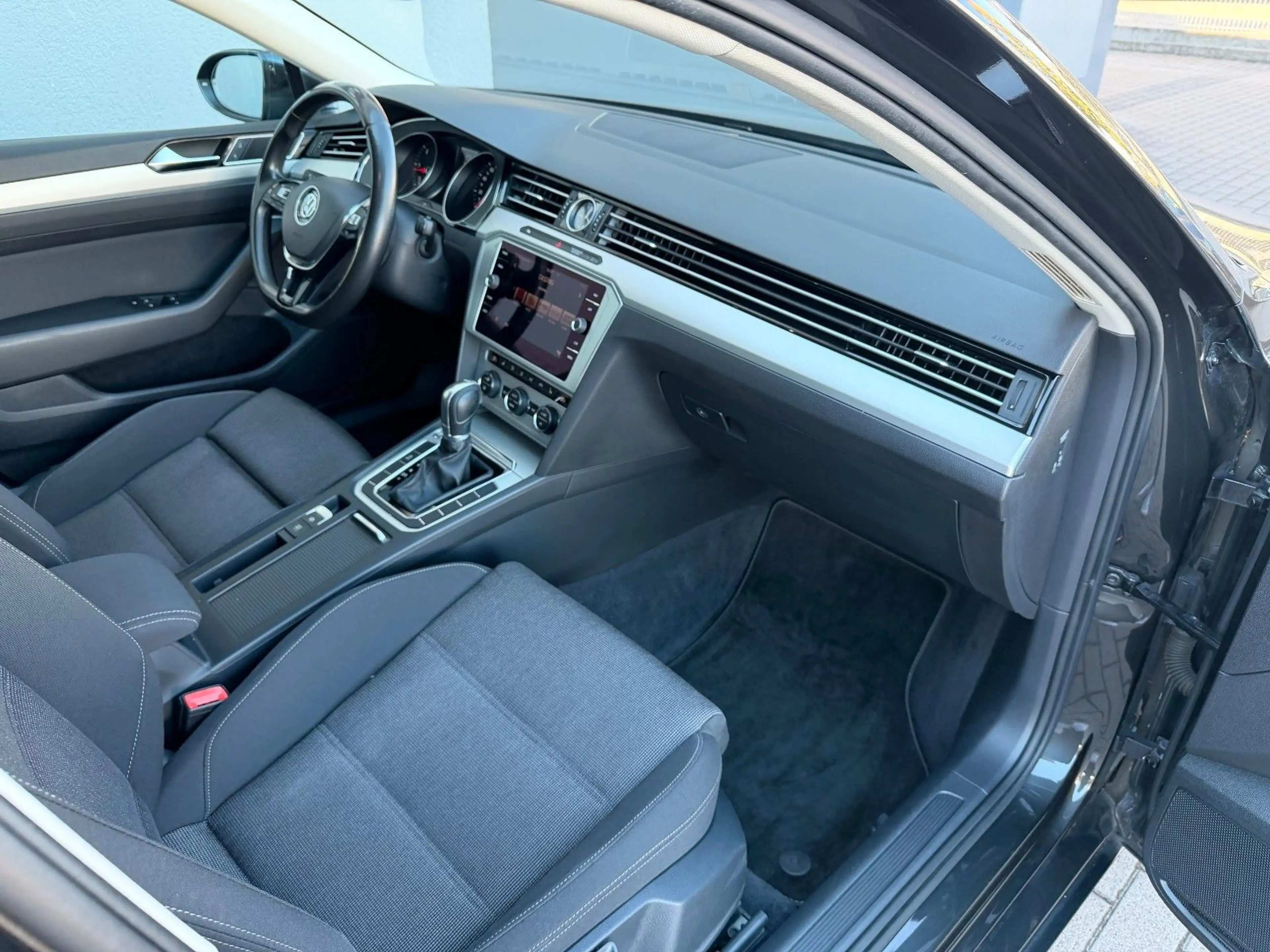 Volkswagen Passat Variant DSG*LED*ACC*Scheinwerfer LED* — photo 8