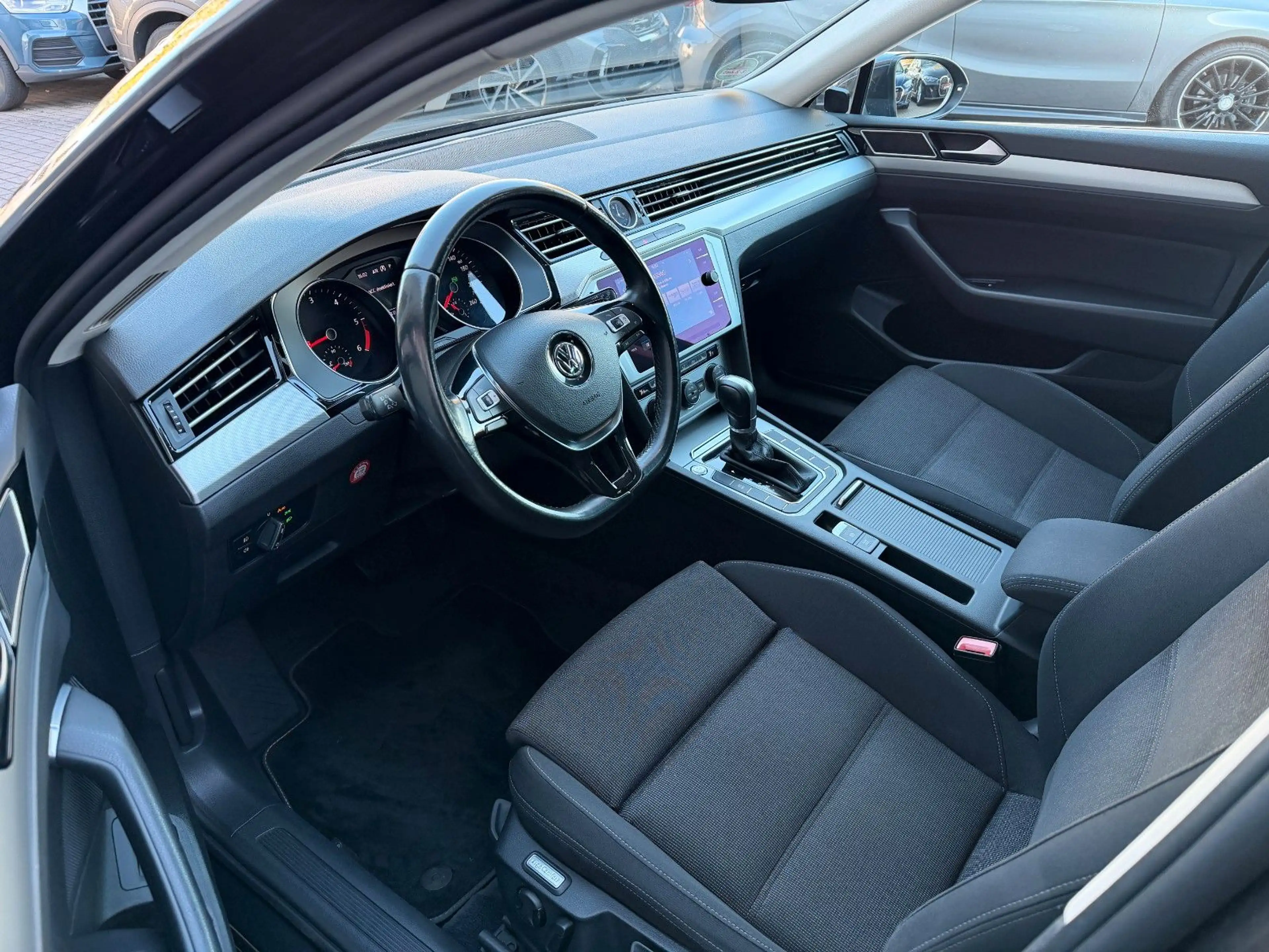 Volkswagen Passat Variant DSG*LED*ACC*Scheinwerfer LED* — photo 11