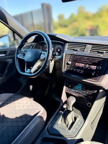 Volkswagen Tiguan view 5