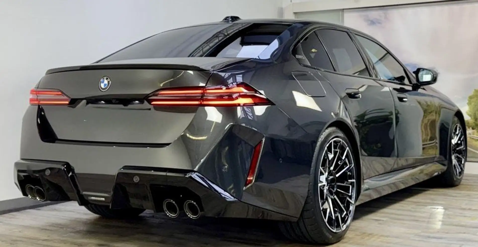 BMW M5 G90 4.4 V8 PHEV 727 CV BVA8 CARBONE B&W Gris - 2