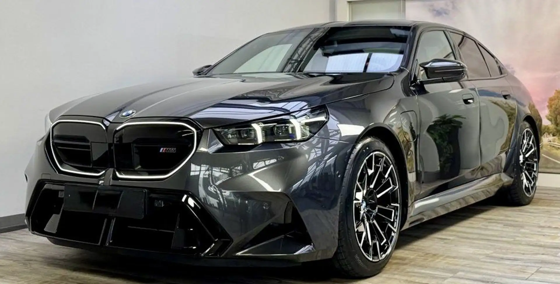 BMW M5 G90 4.4 V8 PHEV 727 CV BVA8 CARBONE B&W Gris - 1