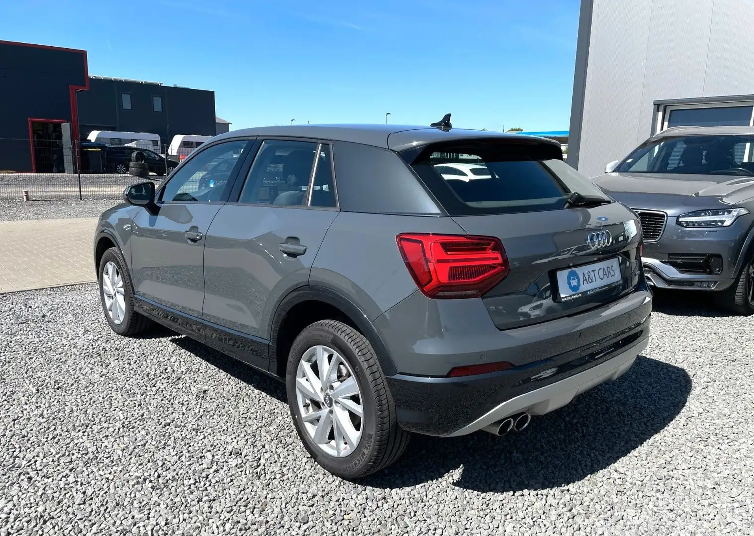 Audi Q2 35 TDI Quattro/1. Hand/AHK abnehmbar/S-tronic Grau - 2