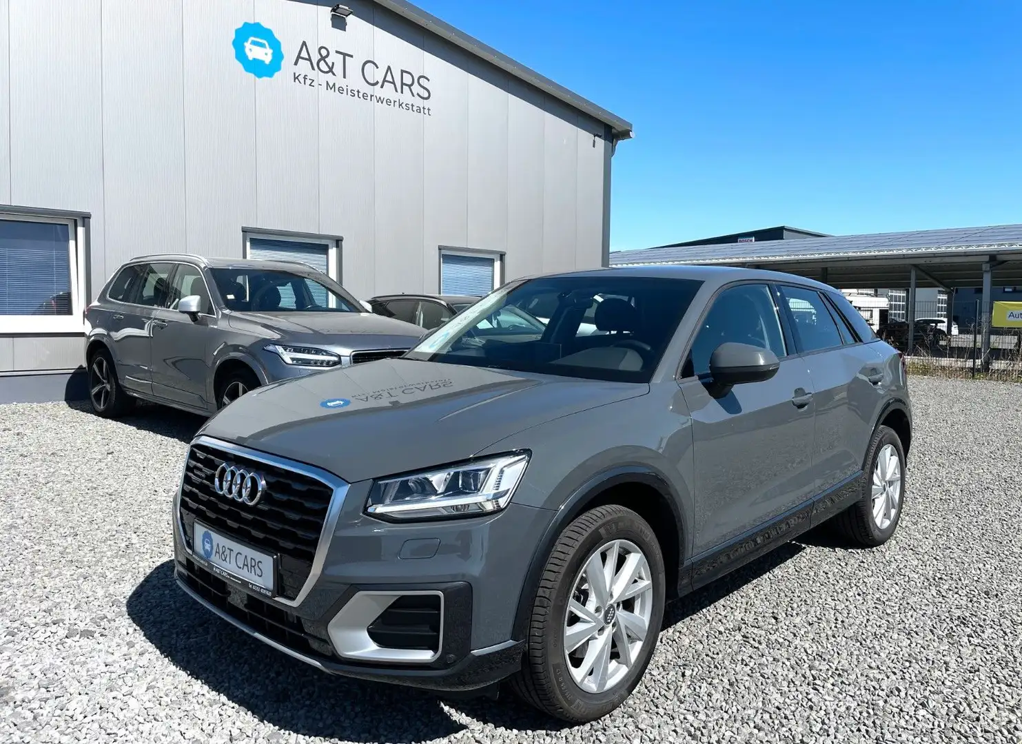 Audi Q2 35 TDI Quattro/1. Hand/AHK abnehmbar/S-tronic Grau - 1