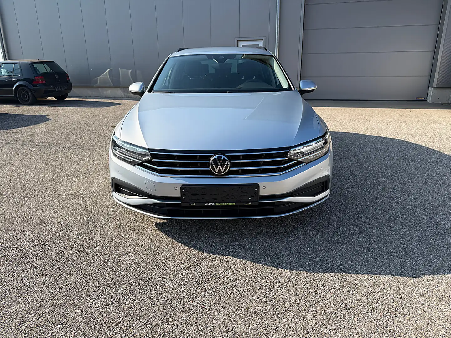 Volkswagen Passat Variant Business 2,0 SCR TDI DSG Silber - 2