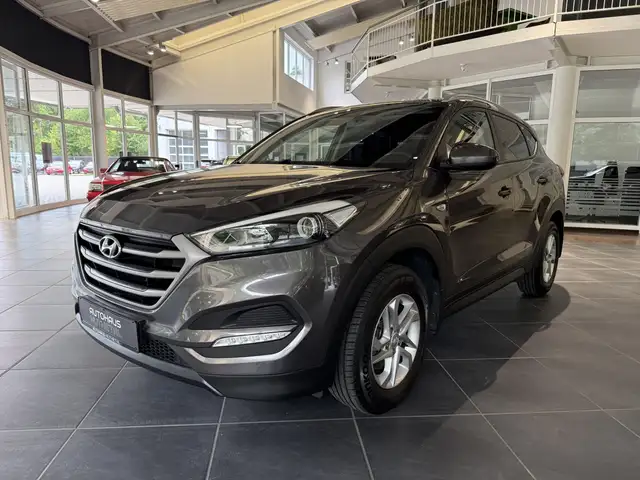 Hyundai Tucson view 2