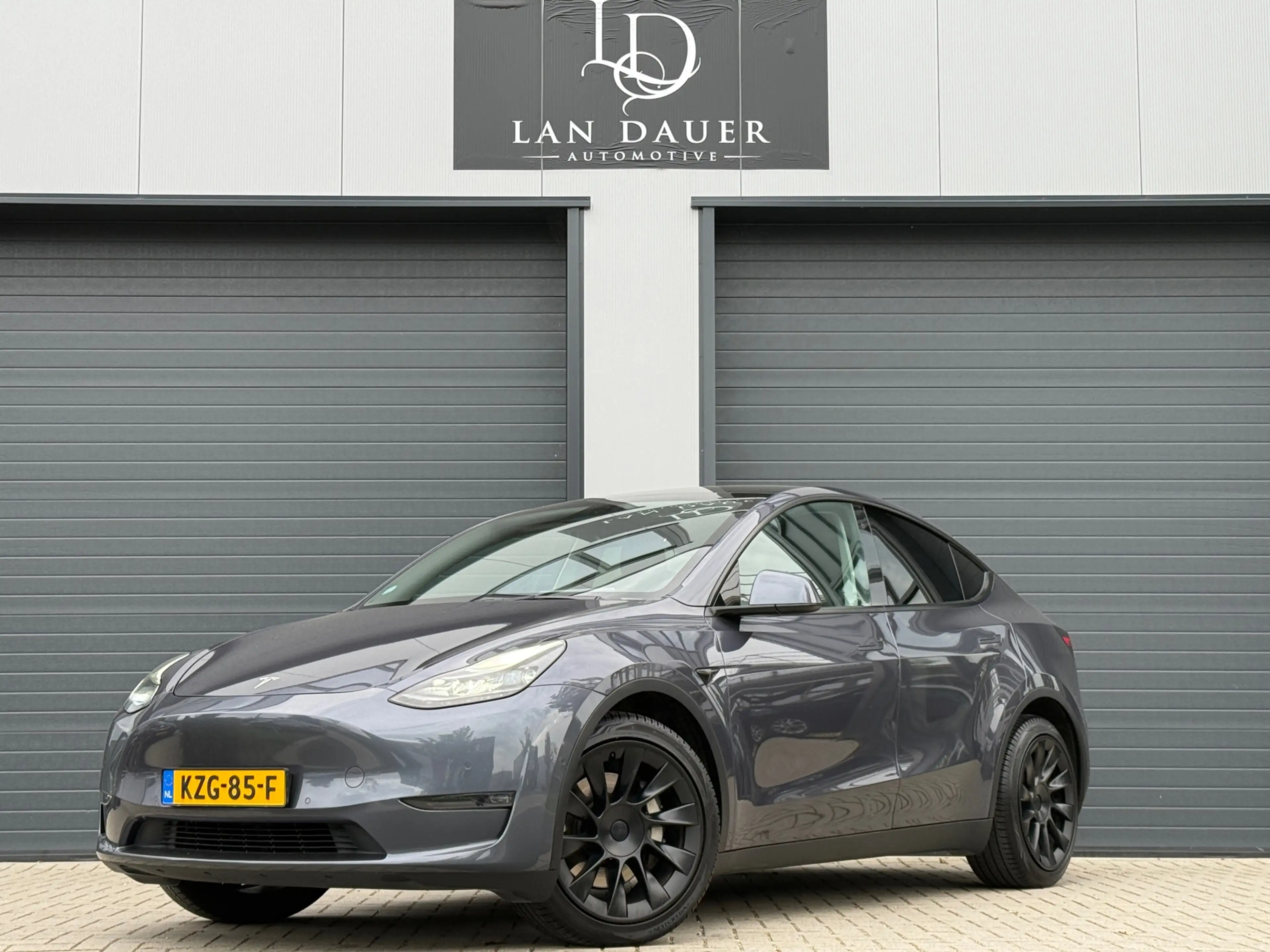Tesla Model Y Long Range AWD 75 kWh / WINTERPAKKET / FSD