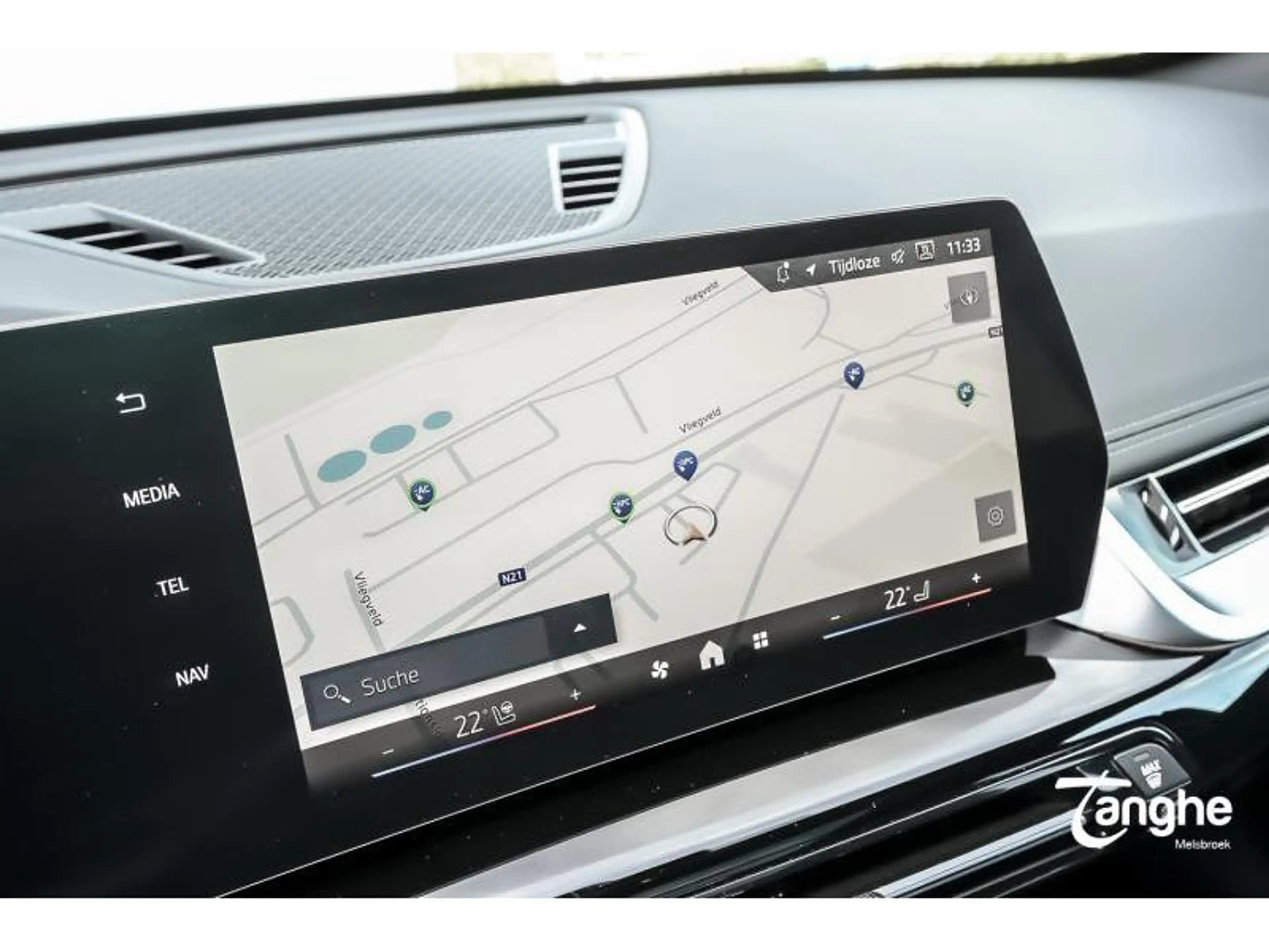 BMW iX1 eDrive20 Xline — photo 11