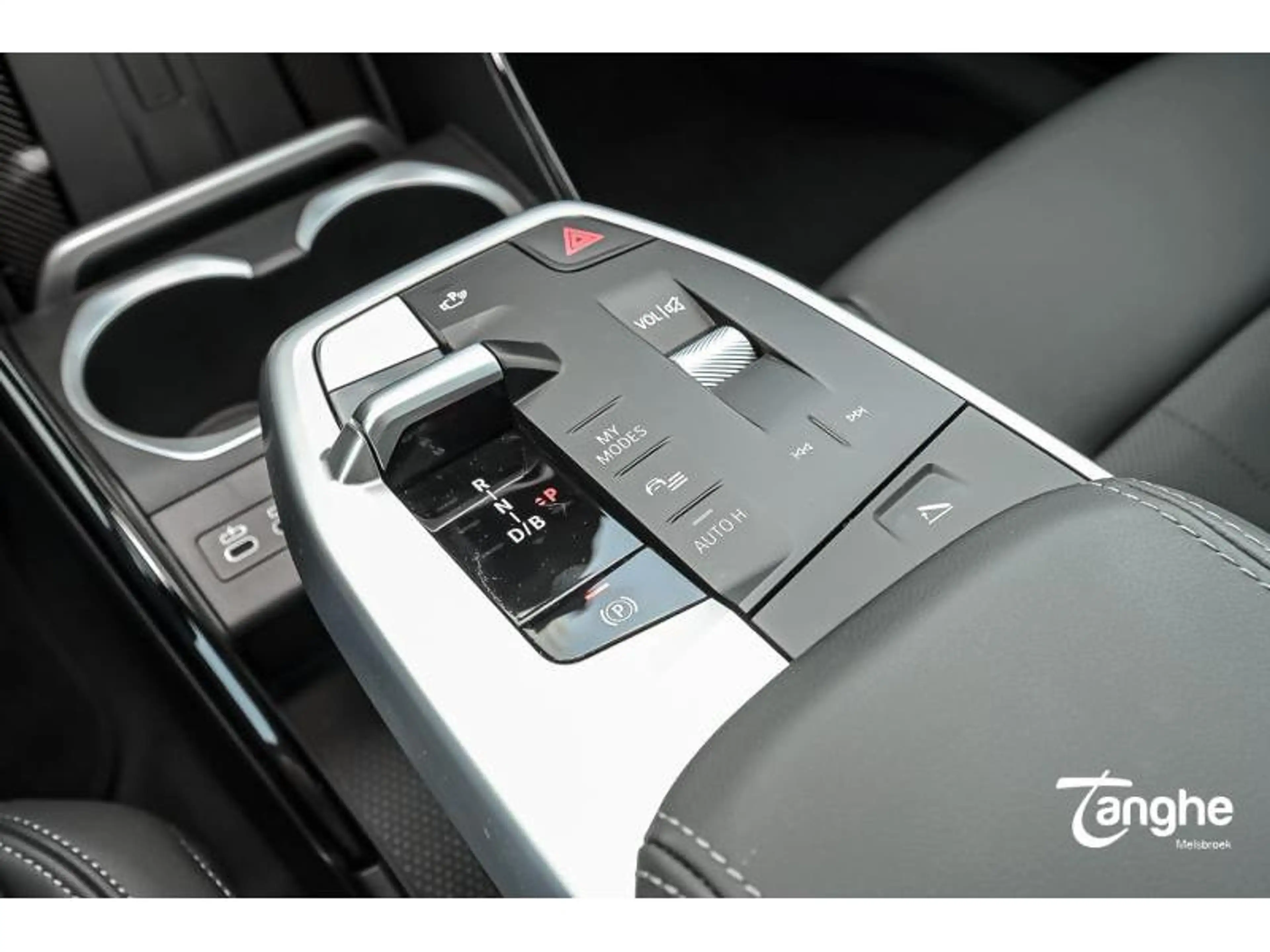 BMW iX1 eDrive20 Xline — photo 9