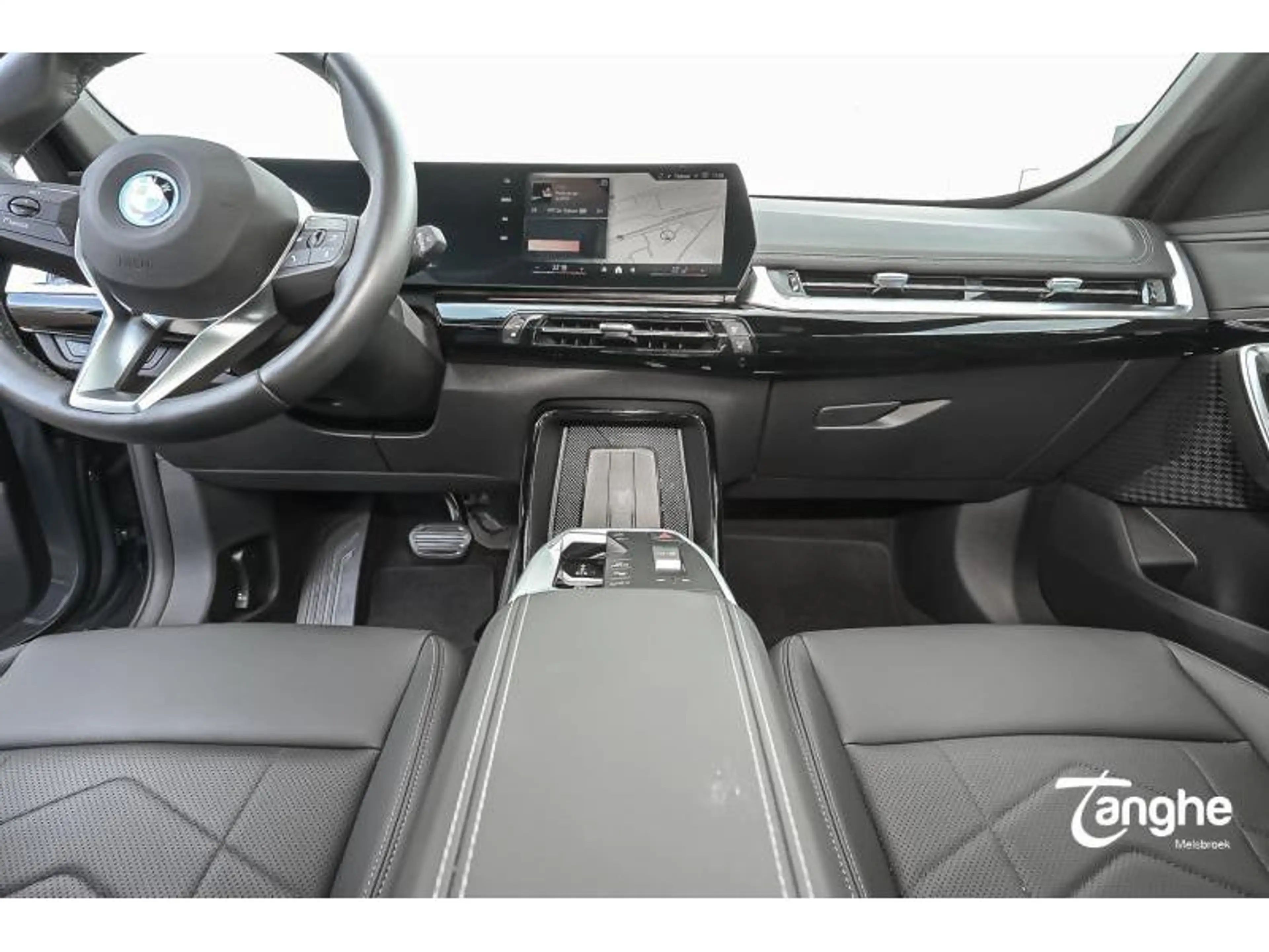 BMW iX1 eDrive20 Xline — photo 6