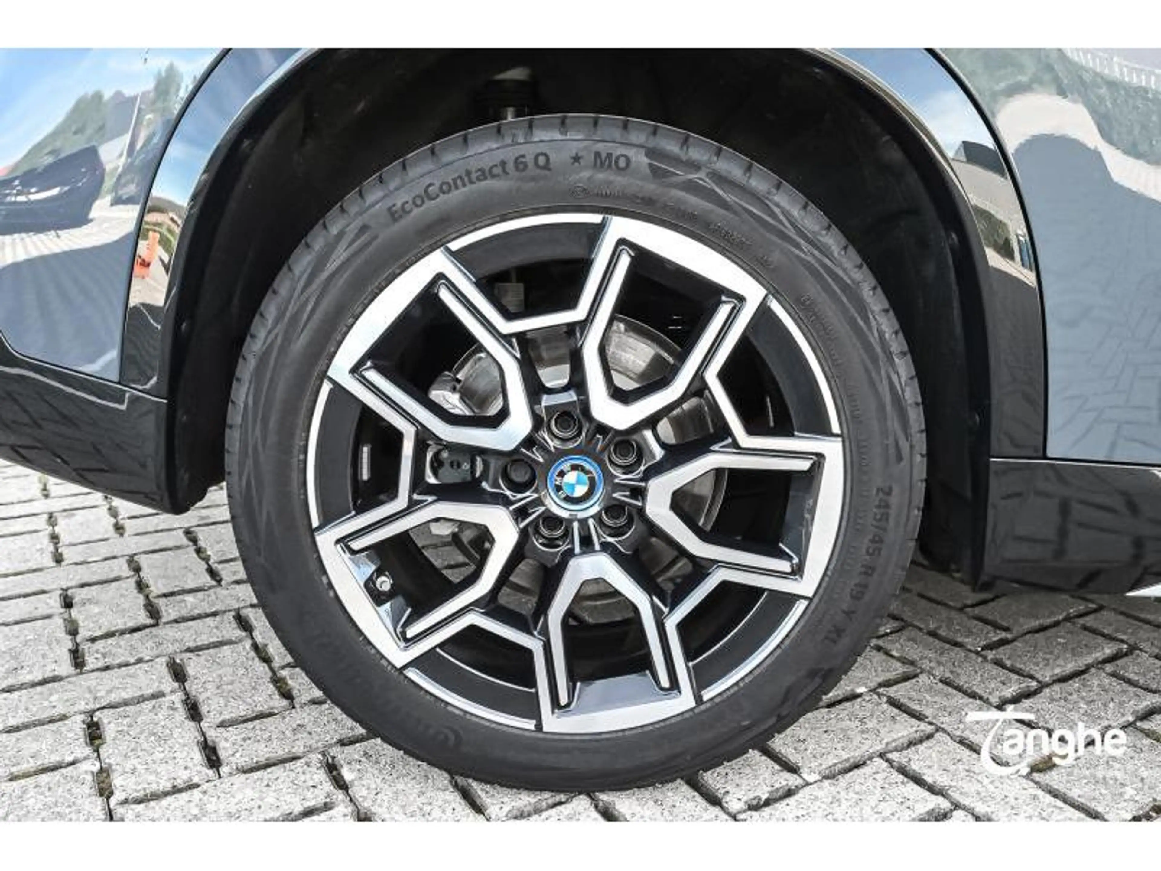 BMW iX1 eDrive20 Xline — photo 4