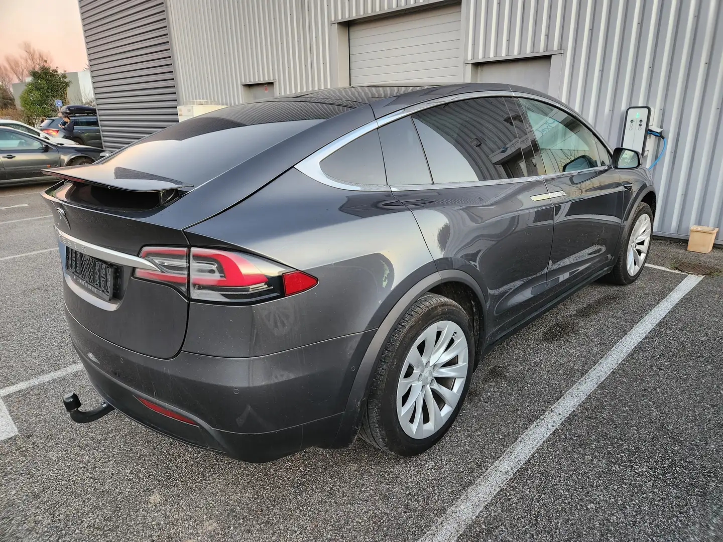 Tesla Model X 75 kWh All-Wheel Drive Gris - 2