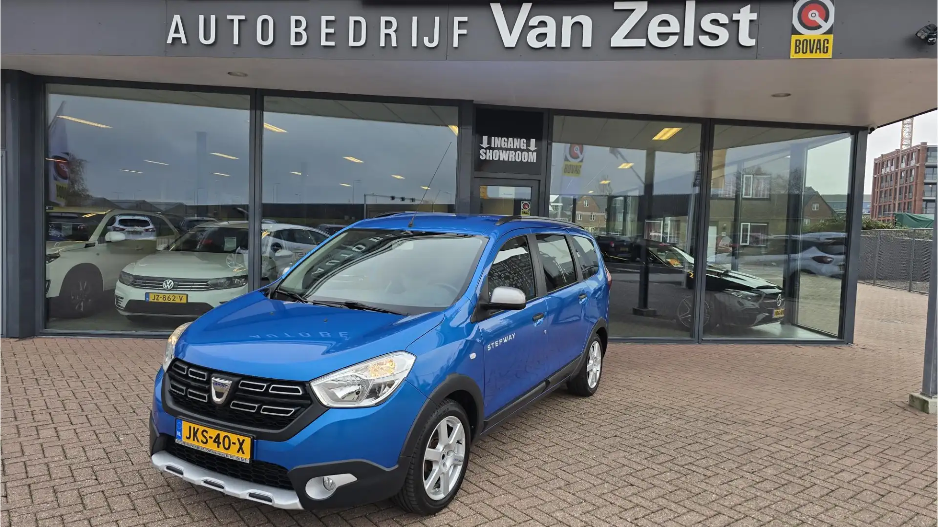 Dacia Lodgy 1.2 TCe Stepway 7p. Airco, Voorstoelen verwarmd, M Blauw - 1