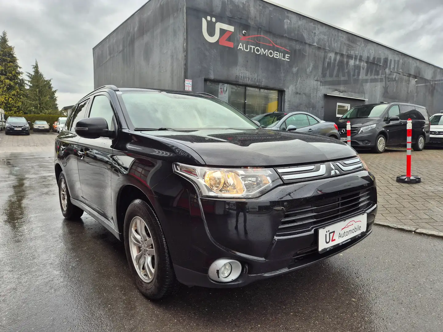 Mitsubishi Outlander *** ALLRAD *** AHK *** Schwarz - 2