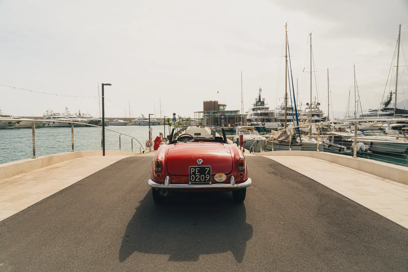 Alfa Romeo Giulietta 1300 Spider Roşu - 2