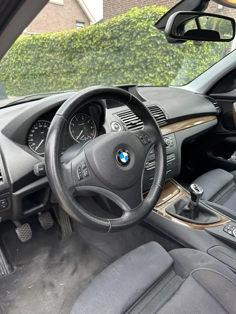BMW 118 BMW 118i Business Line Zwart - 1