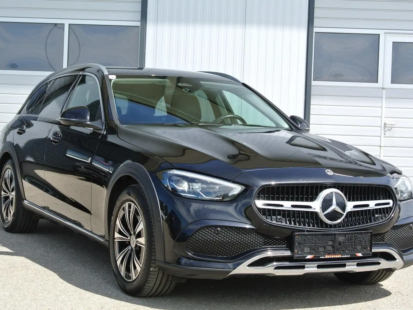 Mercedes-Benz C 220 d Touring All Terrain 4Matic Aut. * LEDER * LED* Schwarz - 1