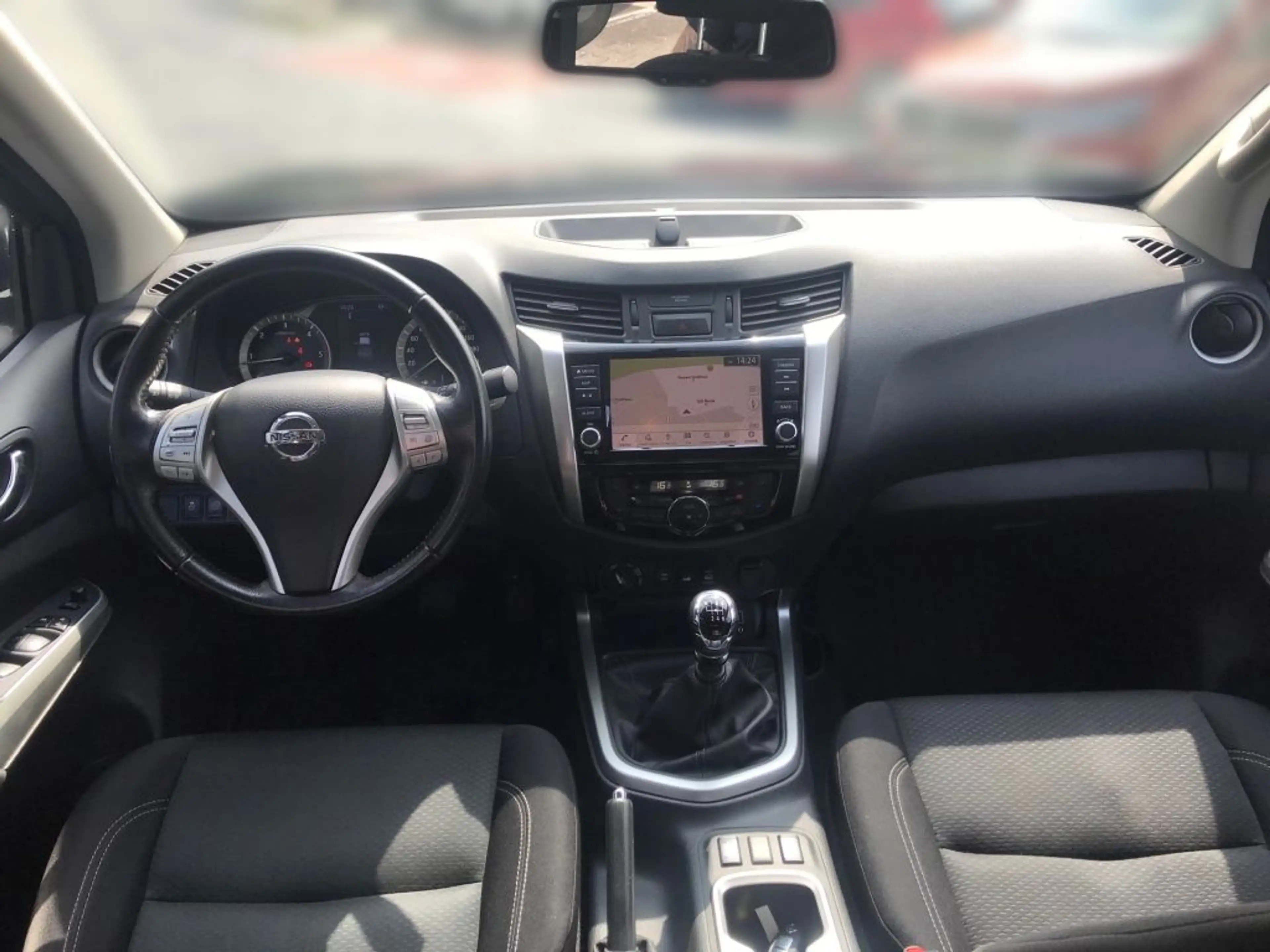 Nissan Navara DC 4x4 S&S N-Connecta LED DIFF — photo 10