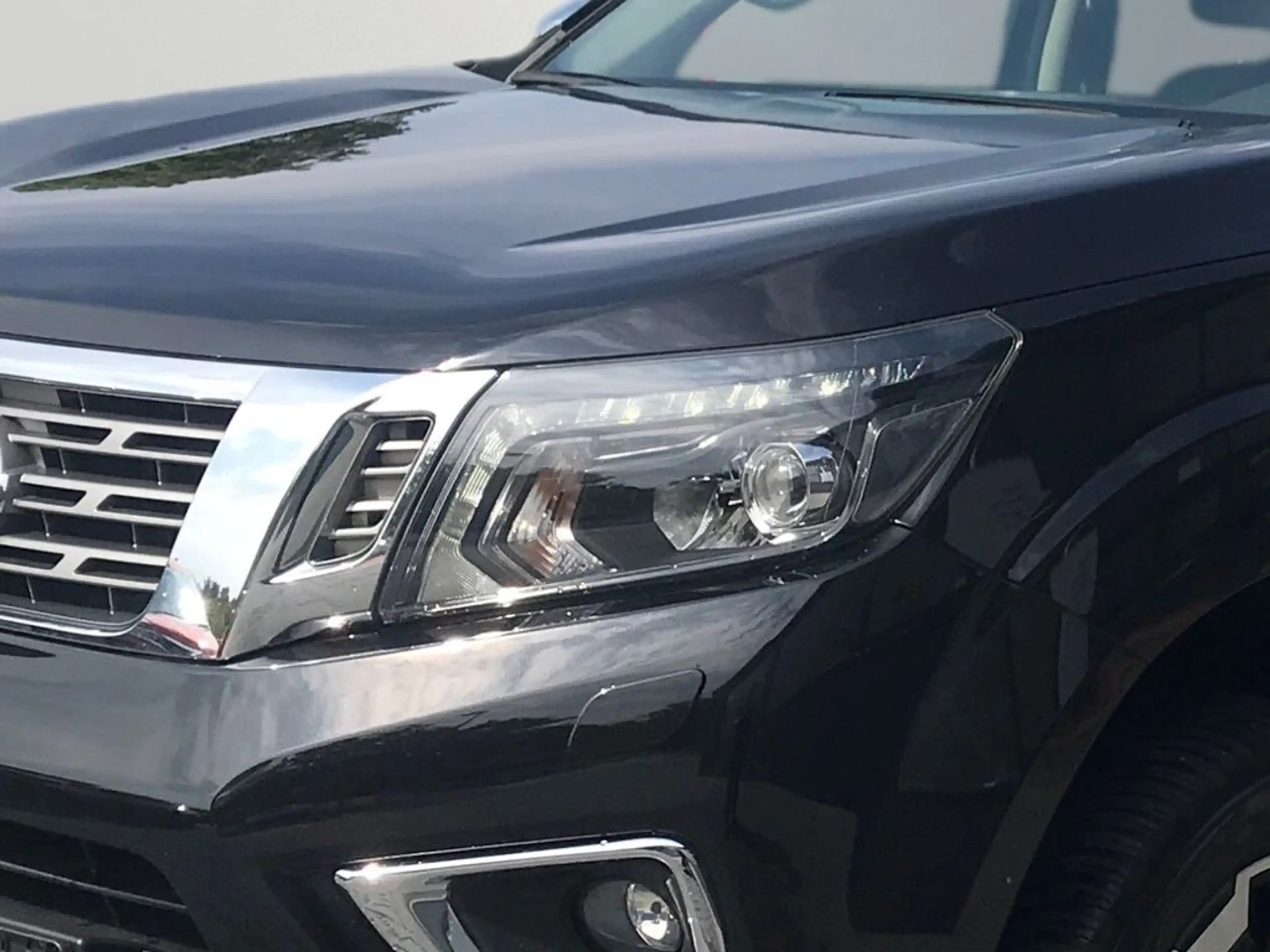 Nissan Navara DC 4x4 S&S N-Connecta LED DIFF — photo 5