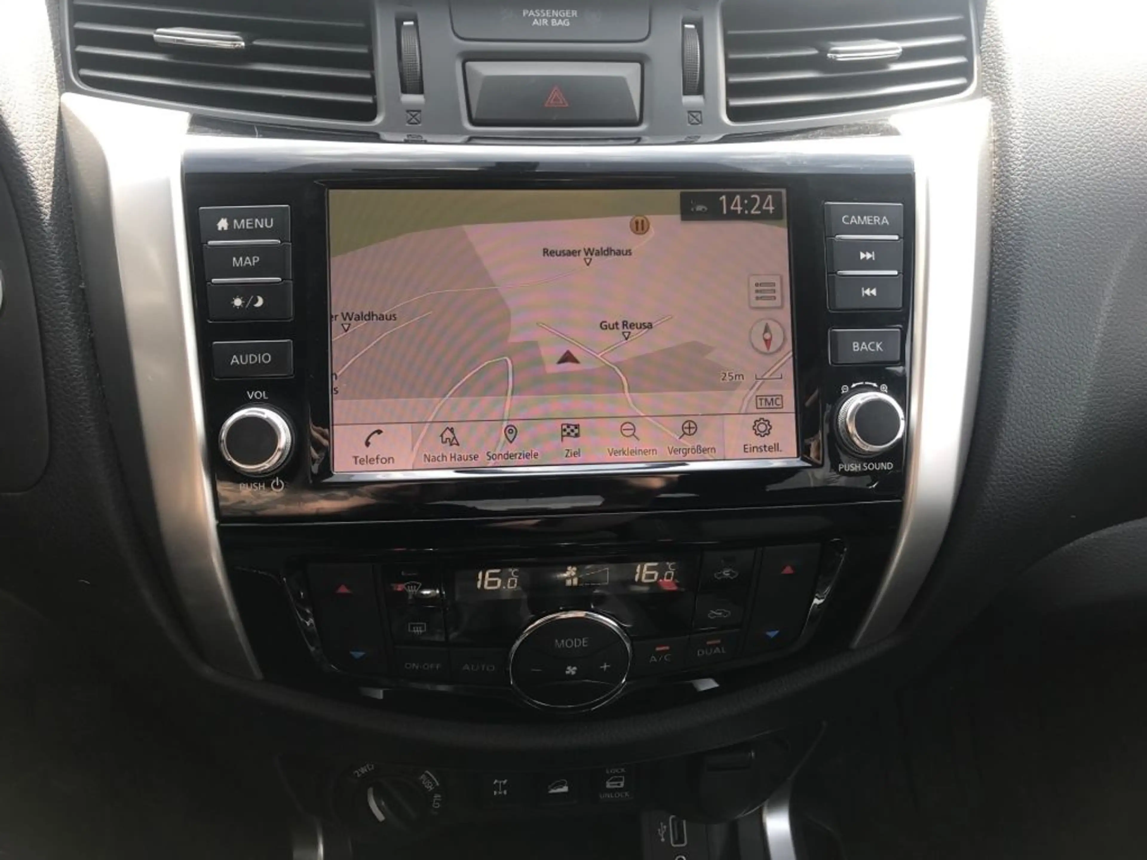 Nissan Navara DC 4x4 S&S N-Connecta LED DIFF — photo 9