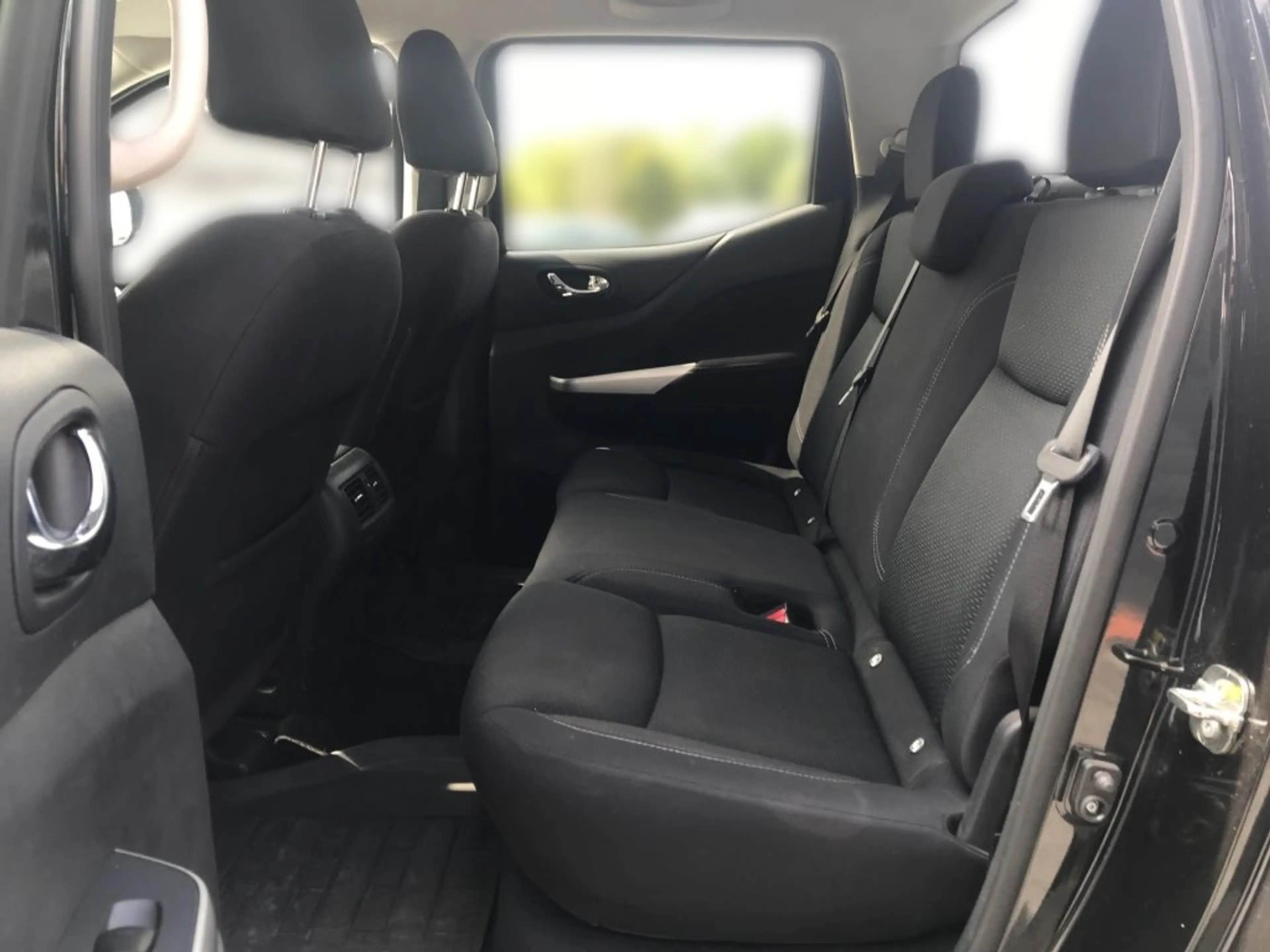 Nissan Navara DC 4x4 S&S N-Connecta LED DIFF — photo 11
