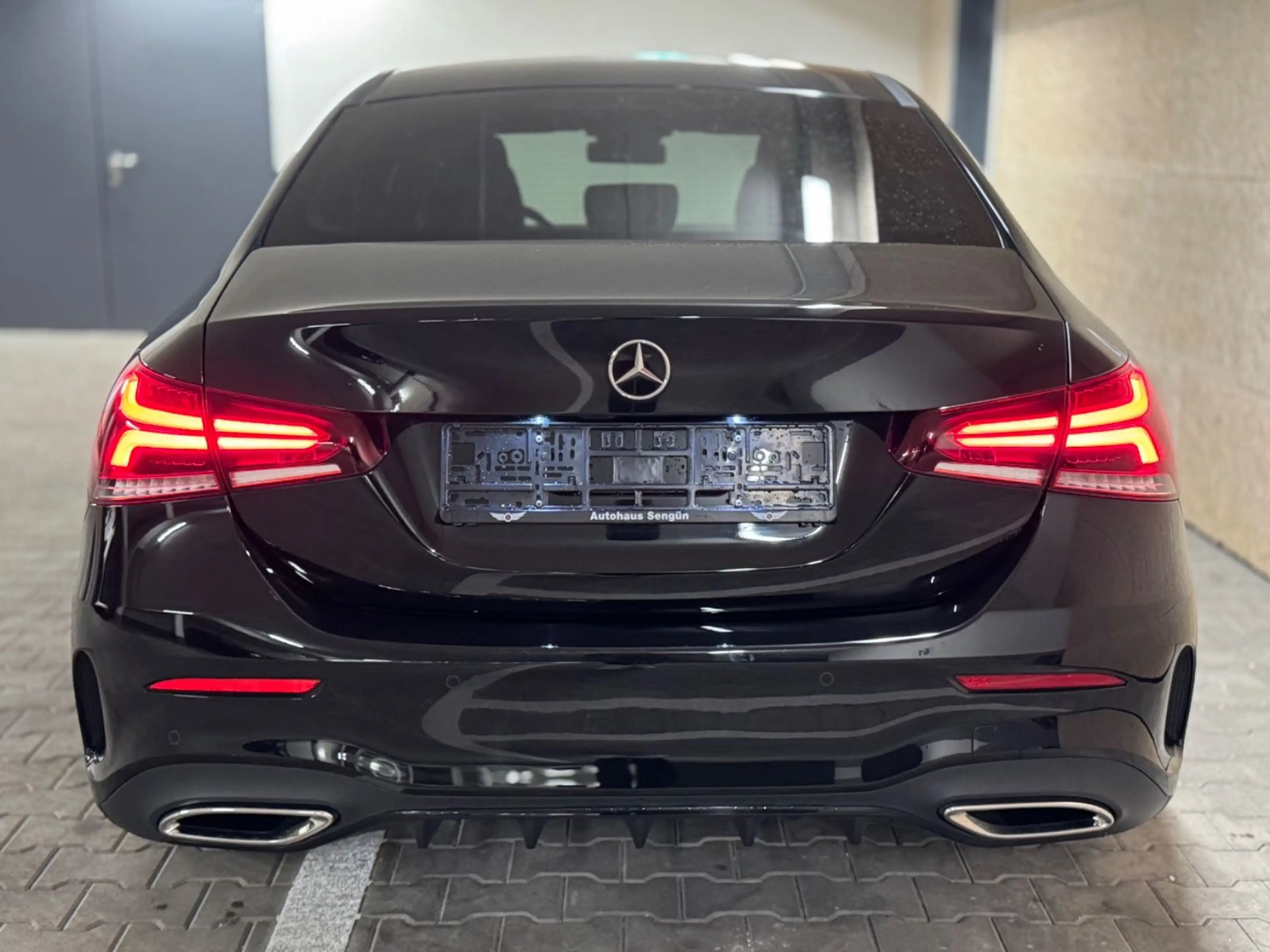 Mercedes-Benz A 180 d LIM AMG NIGHT WIDE AMBI KAM MBUX LED 2.0 — photo 8
