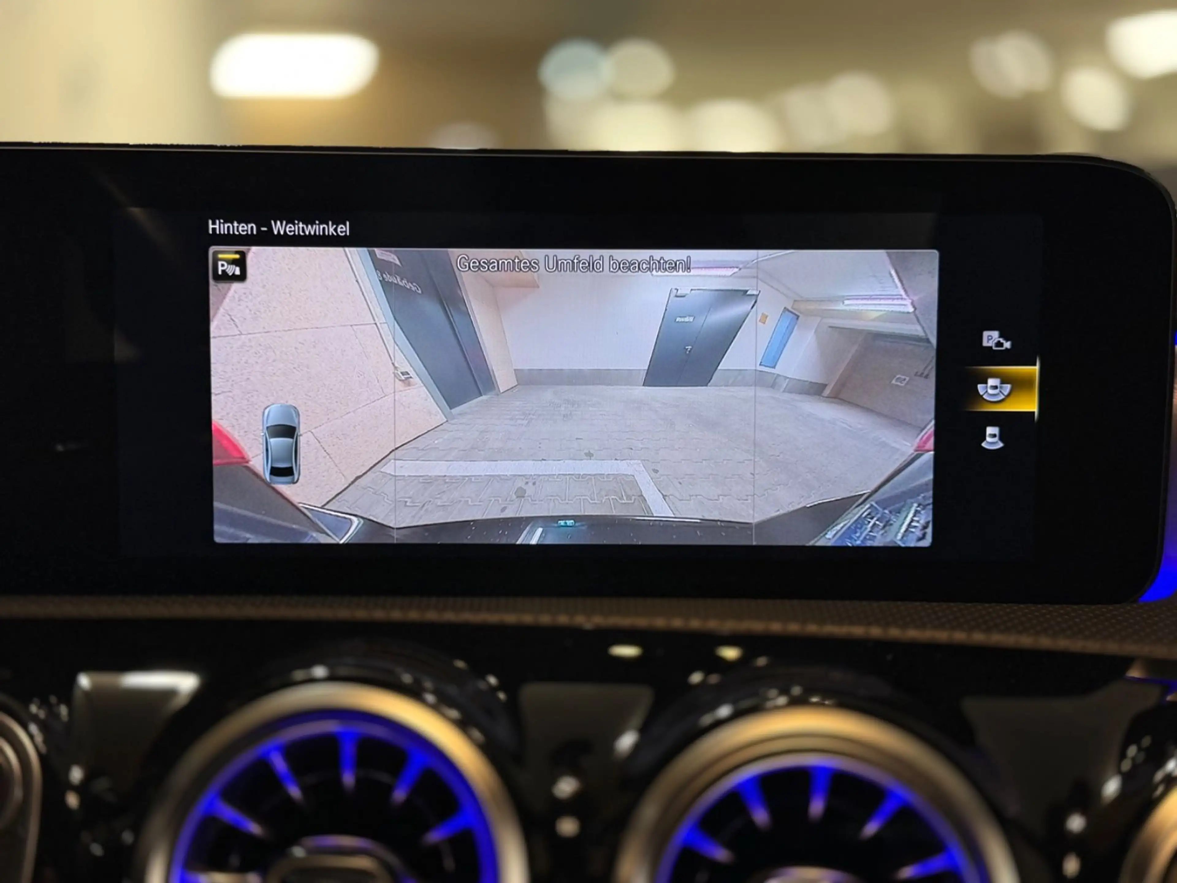 Mercedes-Benz A 180 d LIM AMG NIGHT WIDE AMBI KAM MBUX LED 2.0 — photo 17