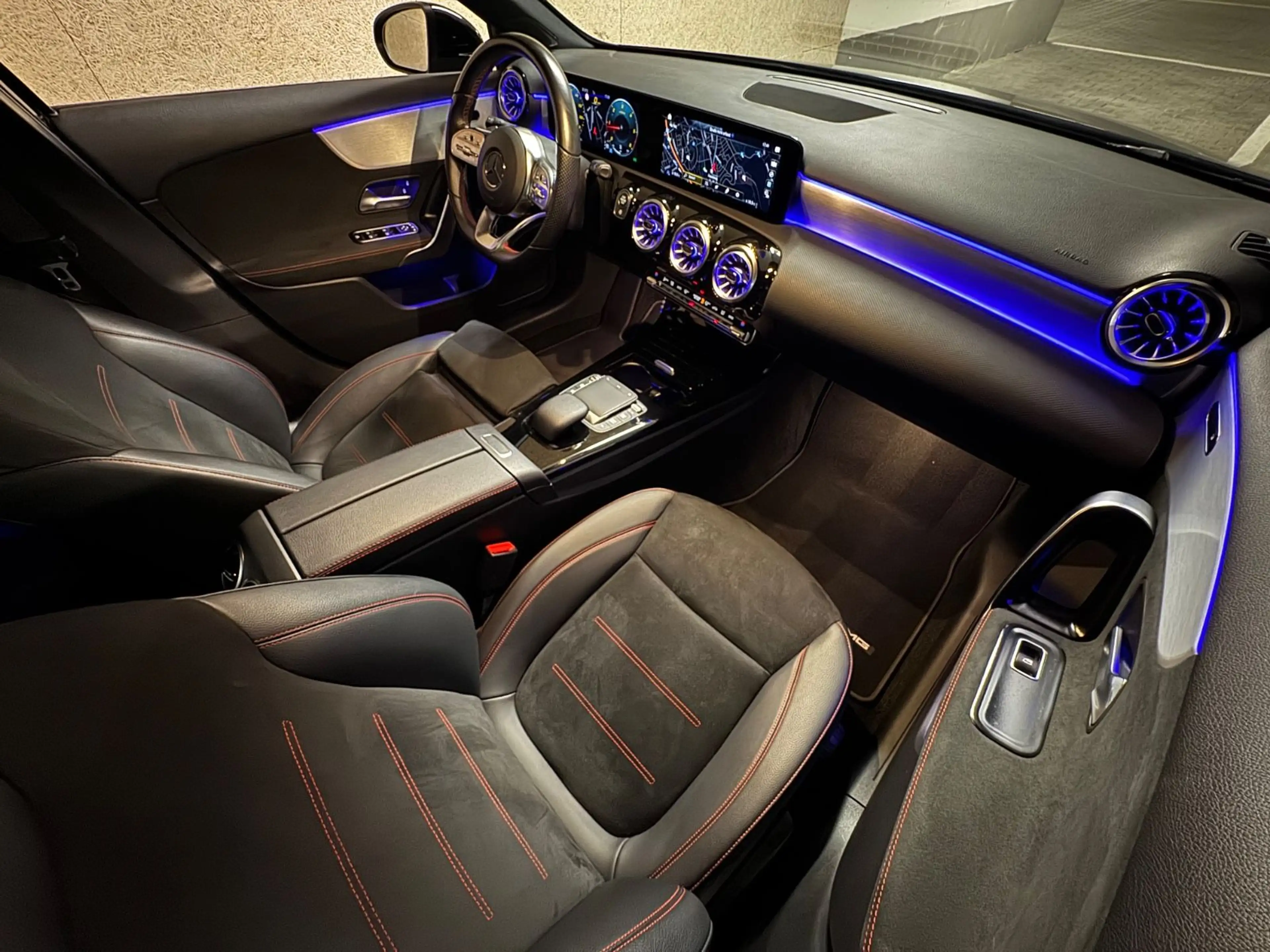 Mercedes-Benz A 180 d LIM AMG NIGHT WIDE AMBI KAM MBUX LED 2.0 — photo 14