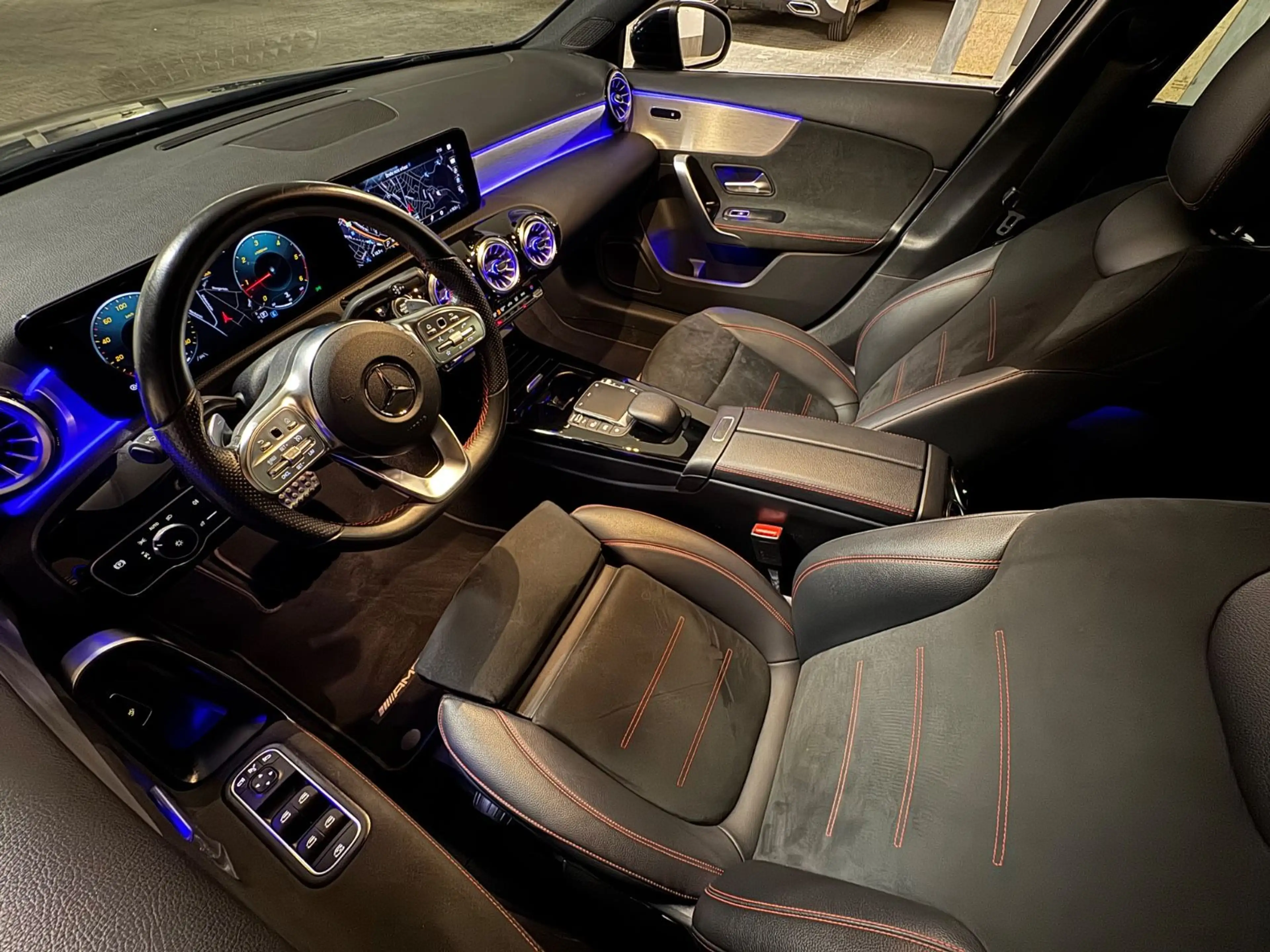 Mercedes-Benz A 180 d LIM AMG NIGHT WIDE AMBI KAM MBUX LED 2.0 — photo 7