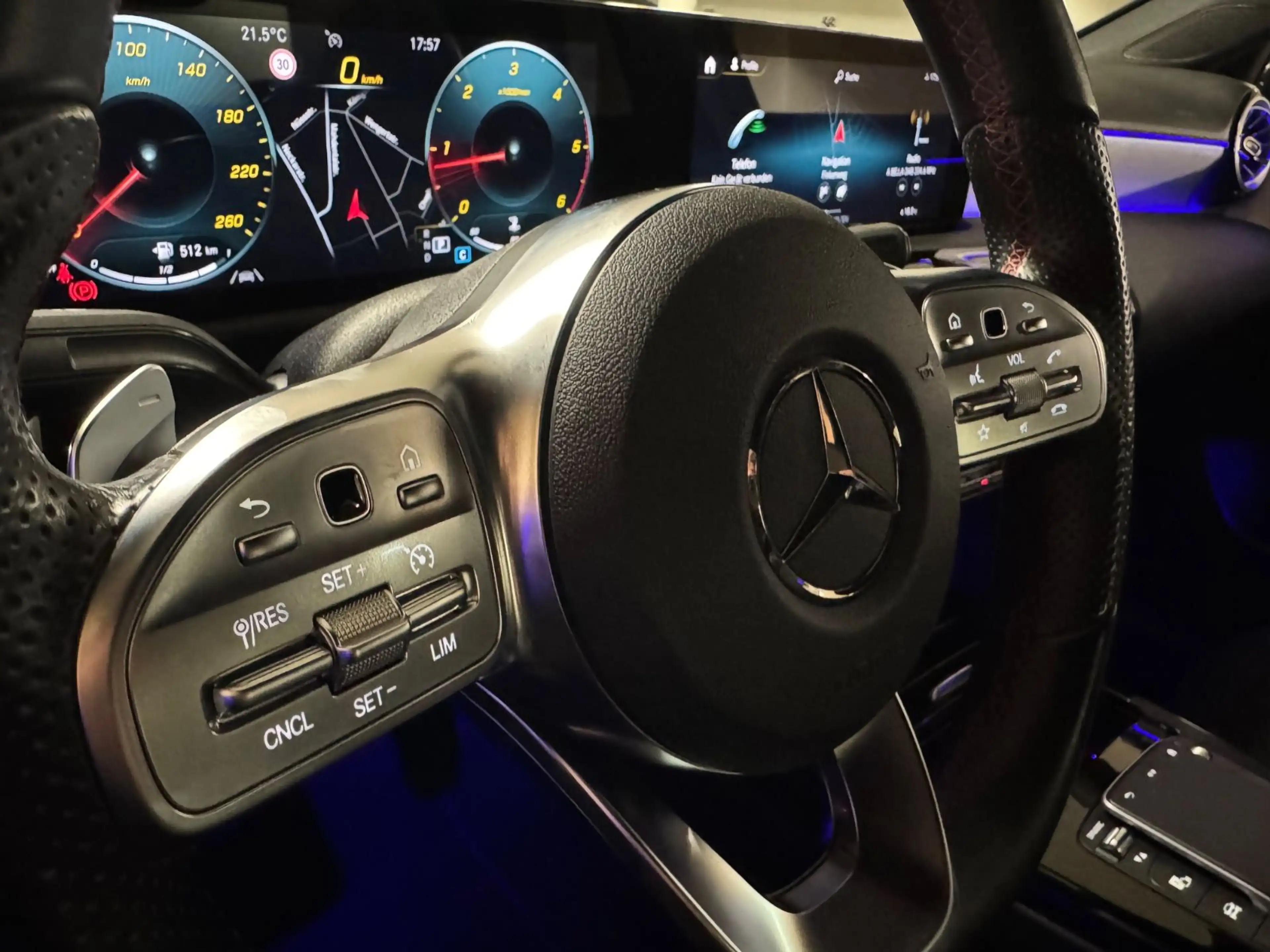 Mercedes-Benz A 180 d LIM AMG NIGHT WIDE AMBI KAM MBUX LED 2.0 — photo 23