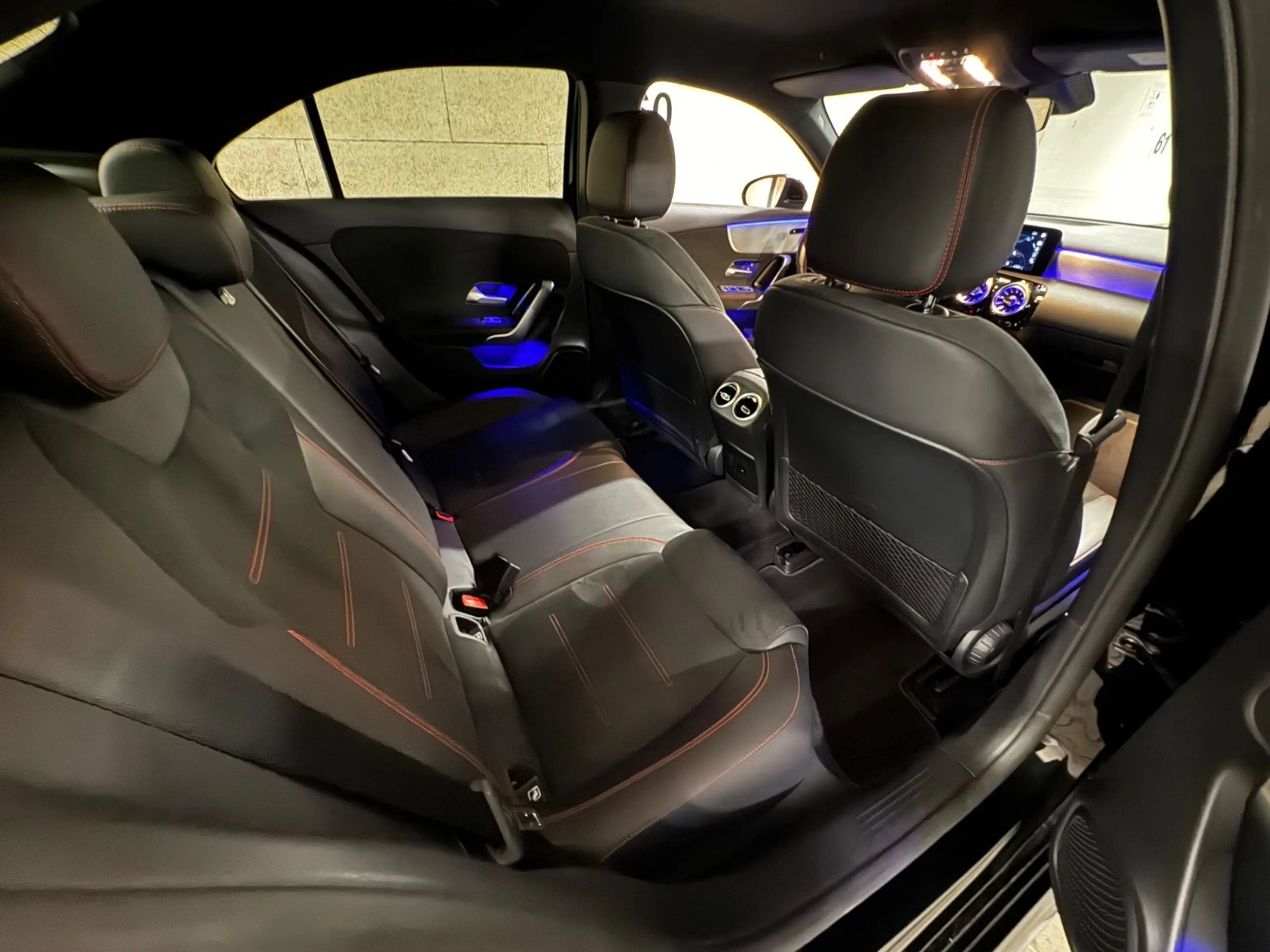 Mercedes-Benz A 180 d LIM AMG NIGHT WIDE AMBI KAM MBUX LED 2.0 — photo 15