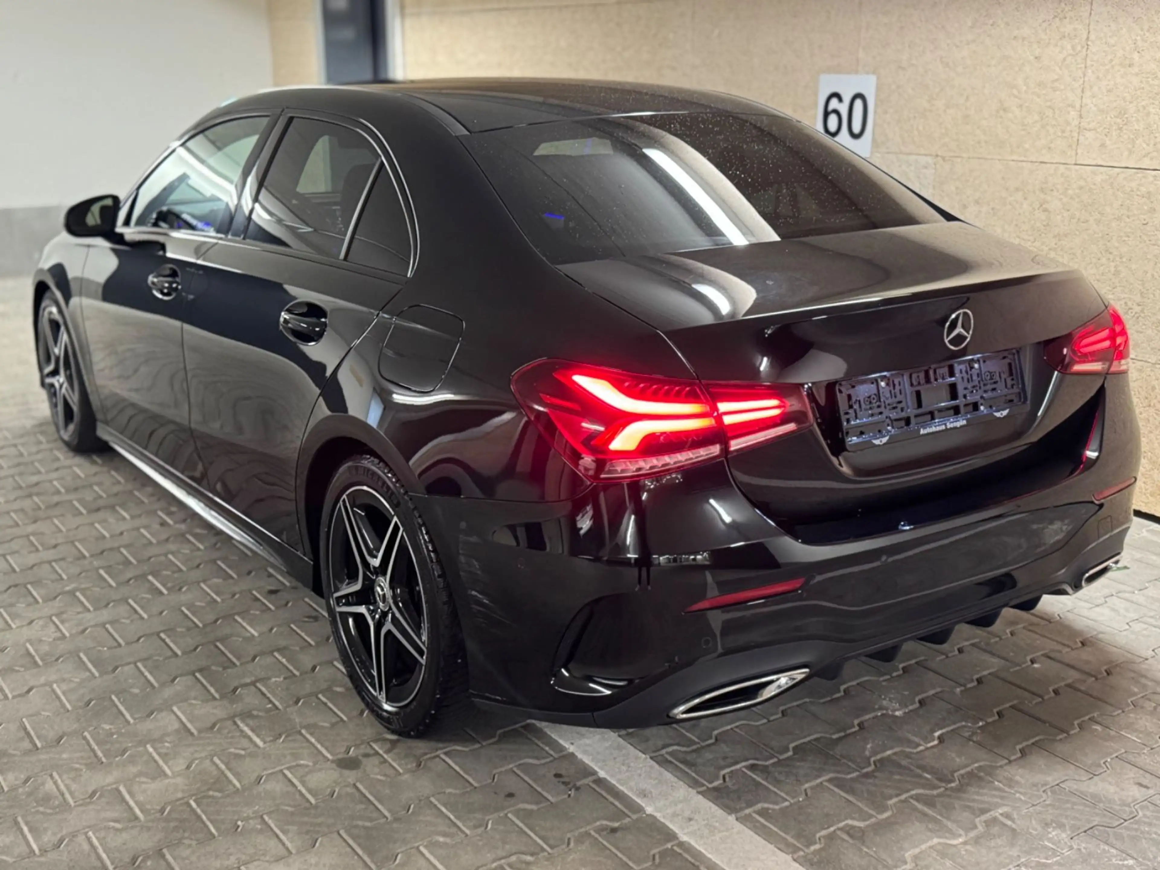 Mercedes-Benz A 180 d LIM AMG NIGHT WIDE AMBI KAM MBUX LED 2.0 — photo 5
