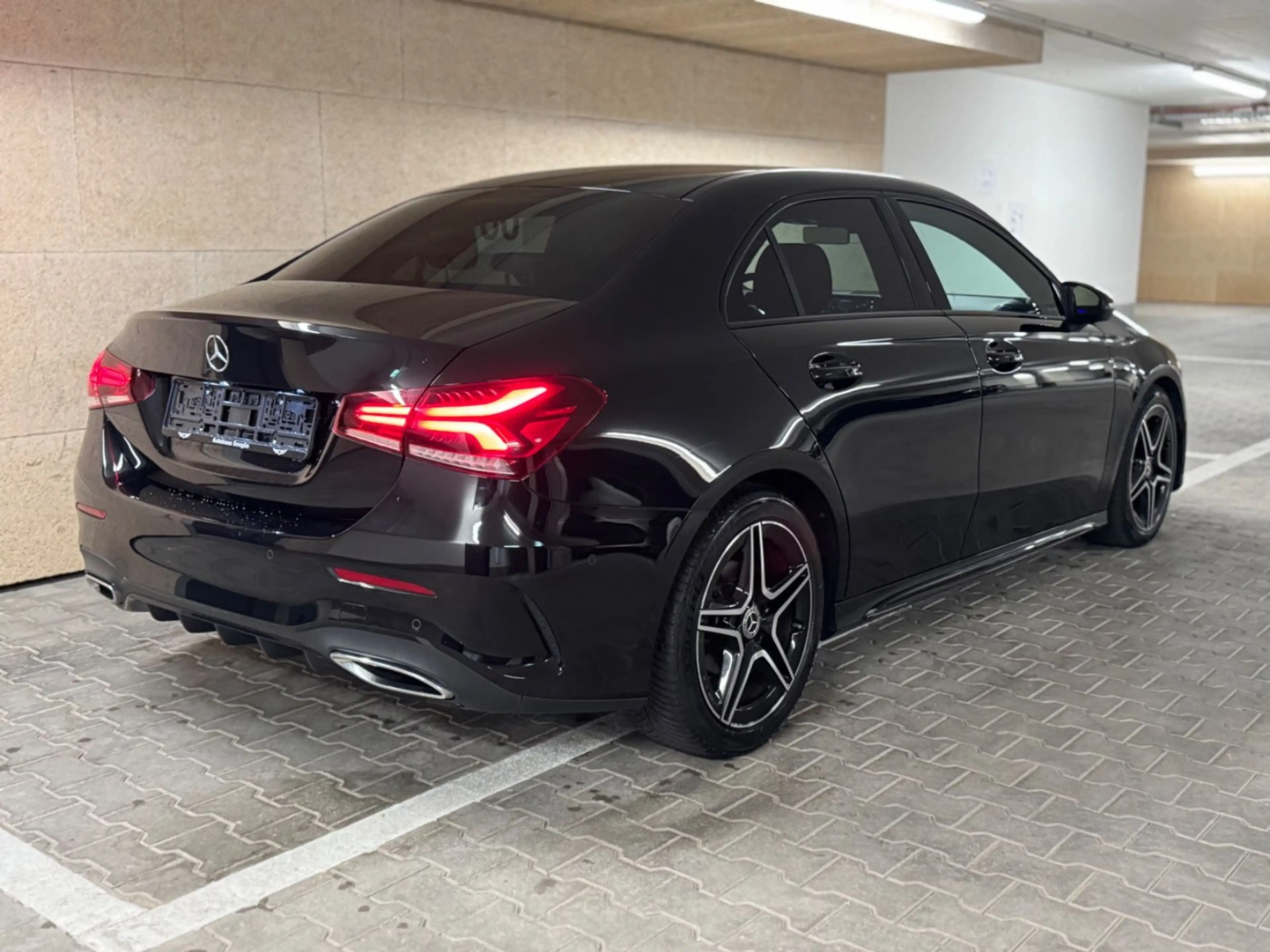 Mercedes-Benz A 180 d LIM AMG NIGHT WIDE AMBI KAM MBUX LED 2.0 — photo 12
