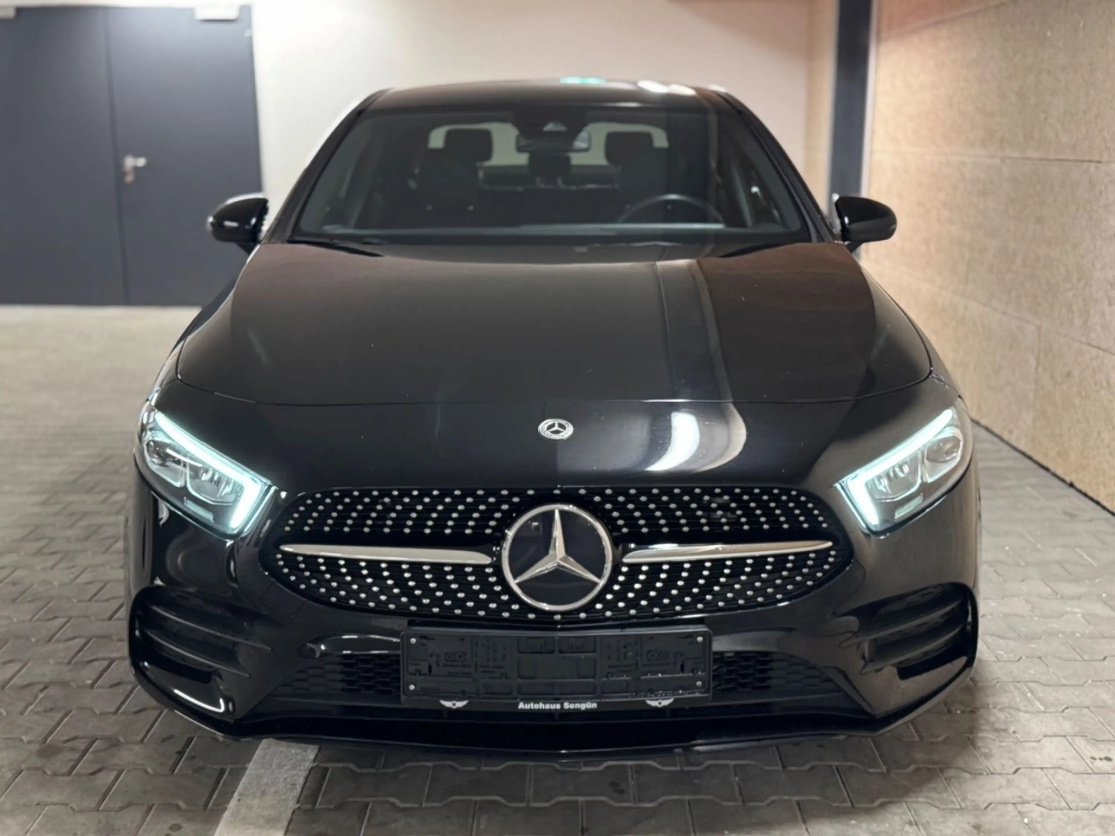 Mercedes-Benz A 180 d LIM AMG NIGHT WIDE AMBI KAM MBUX LED 2.0 — photo 9