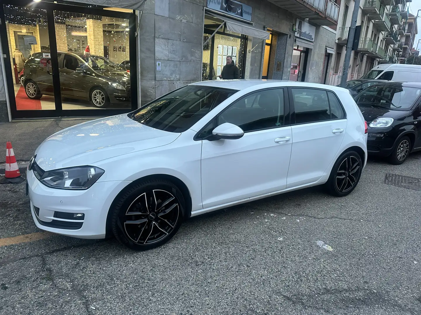 Volkswagen Golf 1.6 TD 90 CV 5 PORTE MANUALE SI NEOPATENTATI Bianco - 1