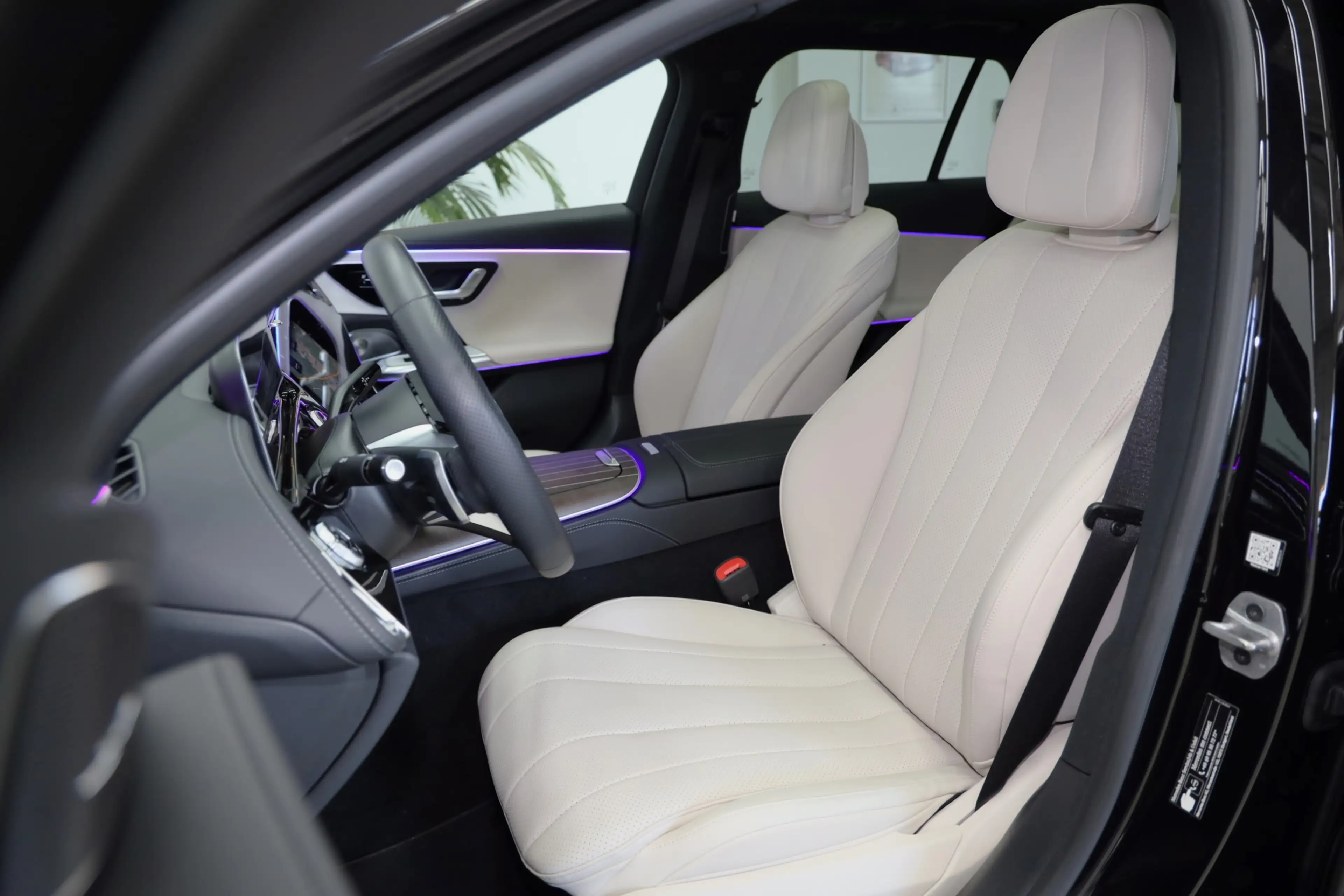 Mercedes-Benz E 300 e T AMG Premium Plus SUPERSCREEN Massage Distronic — photo 7
