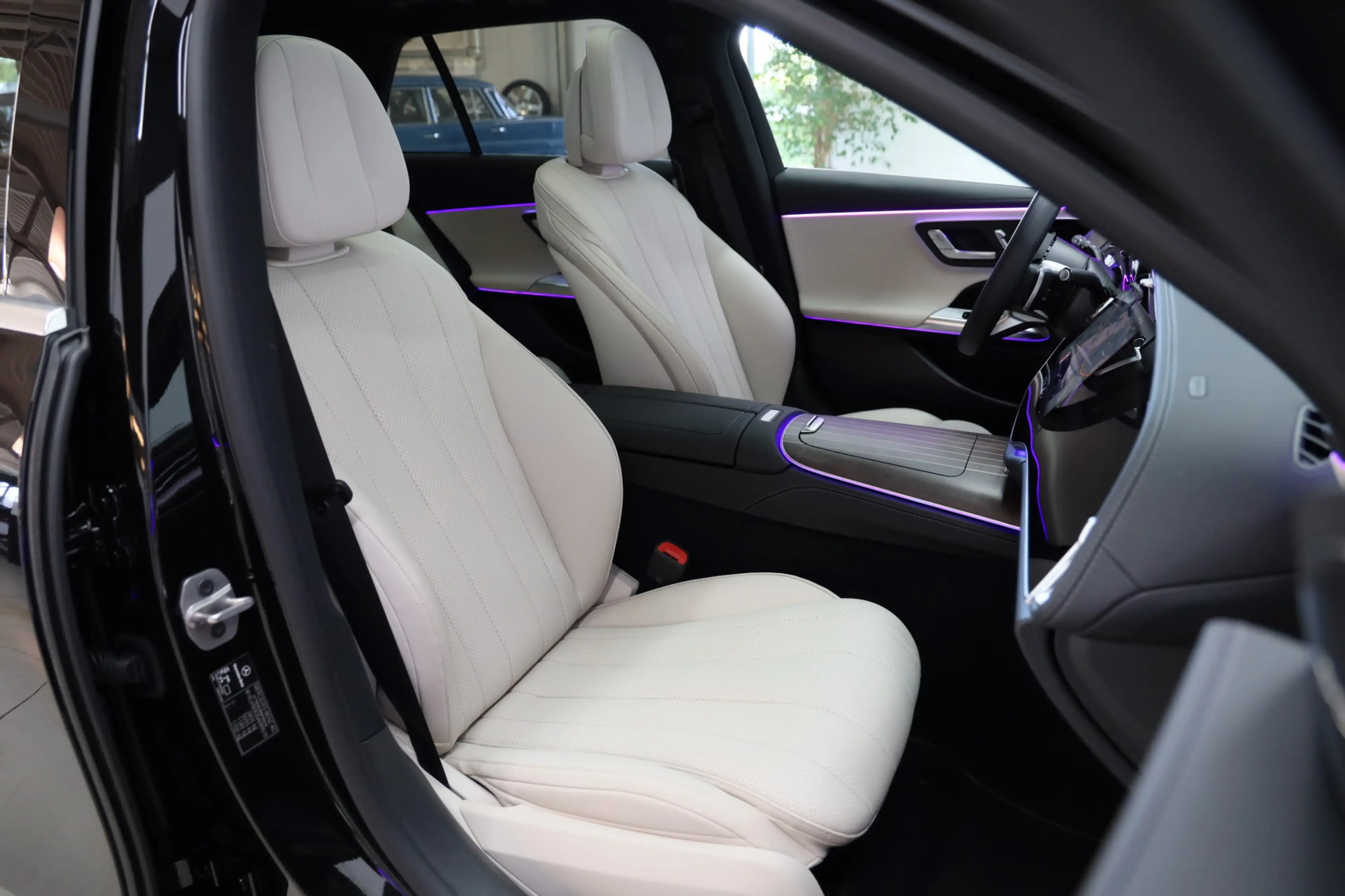 Mercedes-Benz E 300 e T AMG Premium Plus SUPERSCREEN Massage Distronic — photo 9