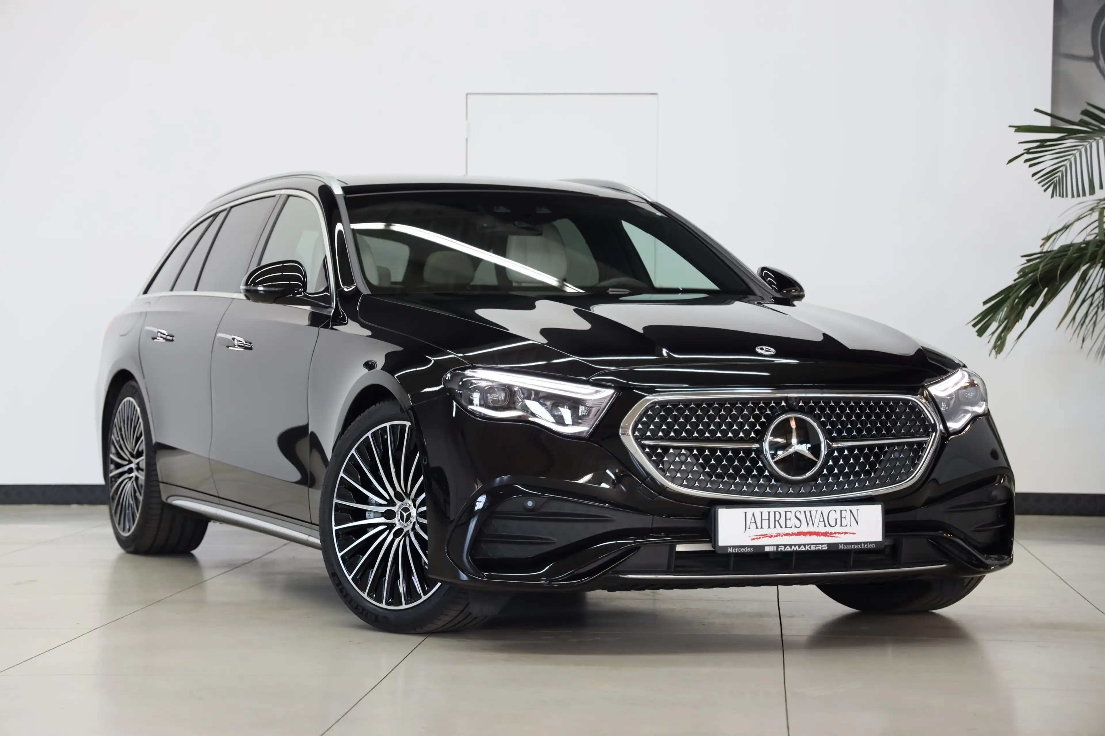 Mercedes-Benz E 300 e T AMG Premium Plus SUPERSCREEN Massage Distronic — photo 4