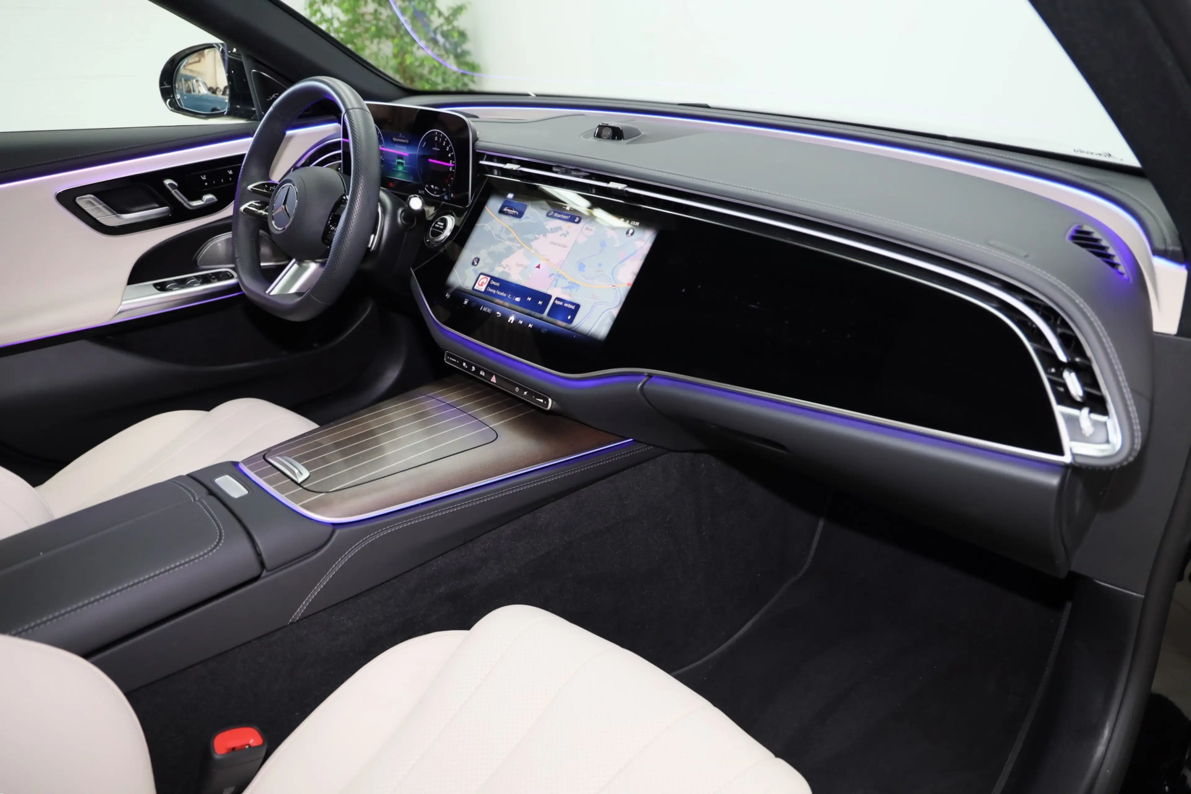 Mercedes-Benz E 300 e T AMG Premium Plus SUPERSCREEN Massage Distronic — photo 8