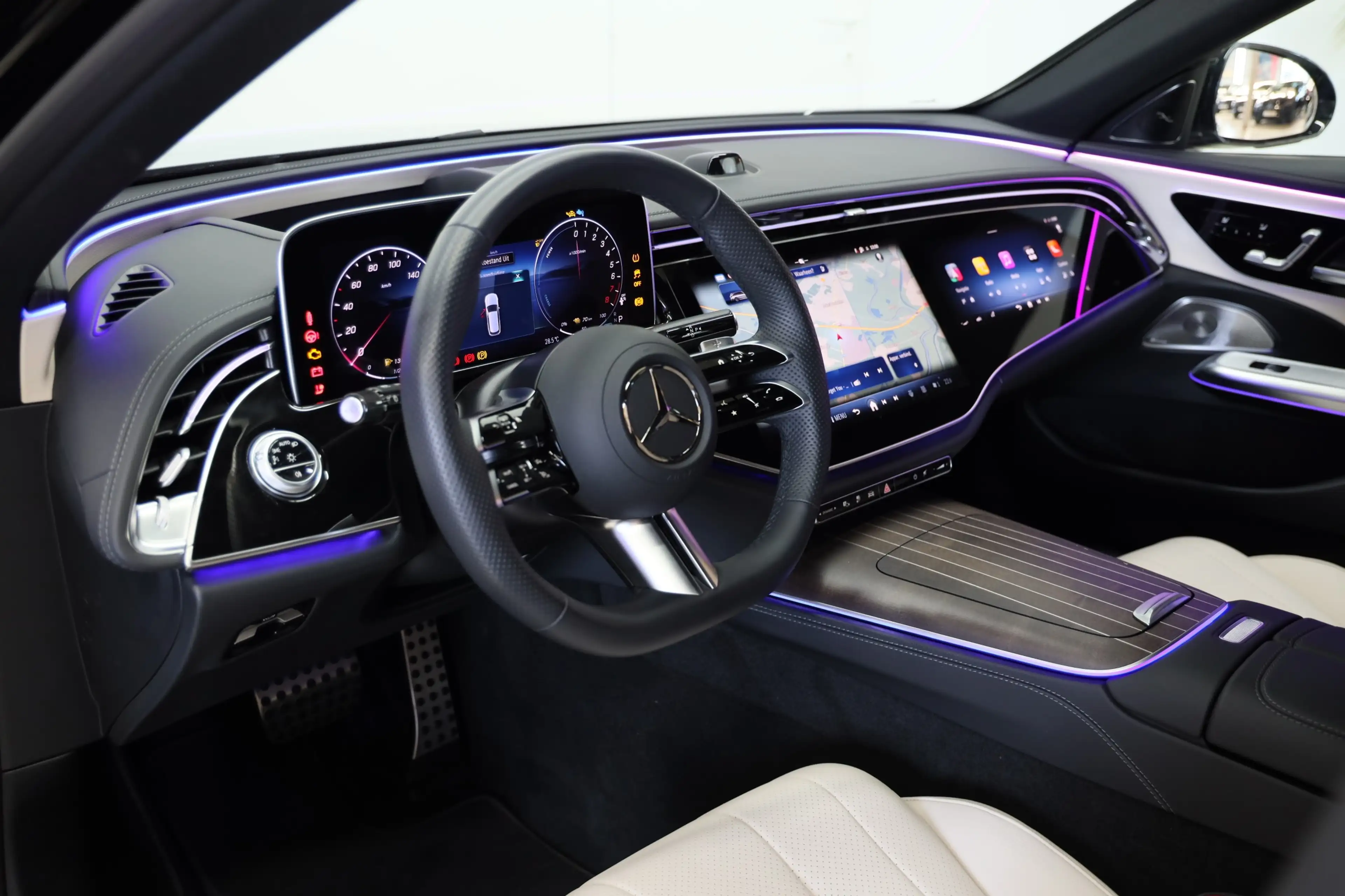 Mercedes-Benz E 300 e T AMG Premium Plus SUPERSCREEN Massage Distronic — photo 6
