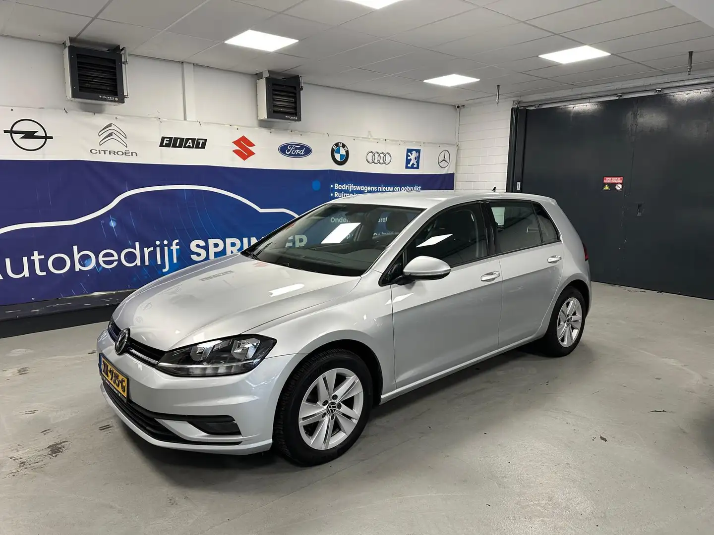 Volkswagen Golf 1.0 TSI Comfortline CARPLAY CRUIS NAVI Grijs - 2