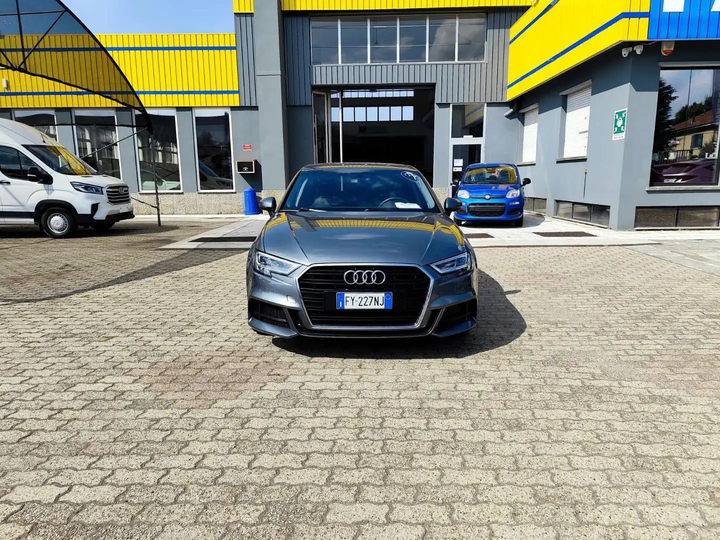 Audi A3 Sportback 30 1.5 g-tron 131cv s-tronic Grau - 2