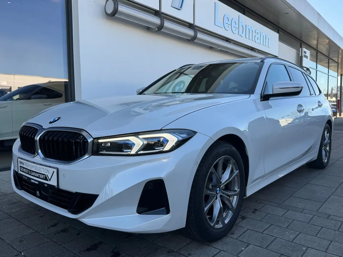 BMW 318 i Touring GSD/DA-PROF GARANTIE bis 01/2029 Weiß - 2