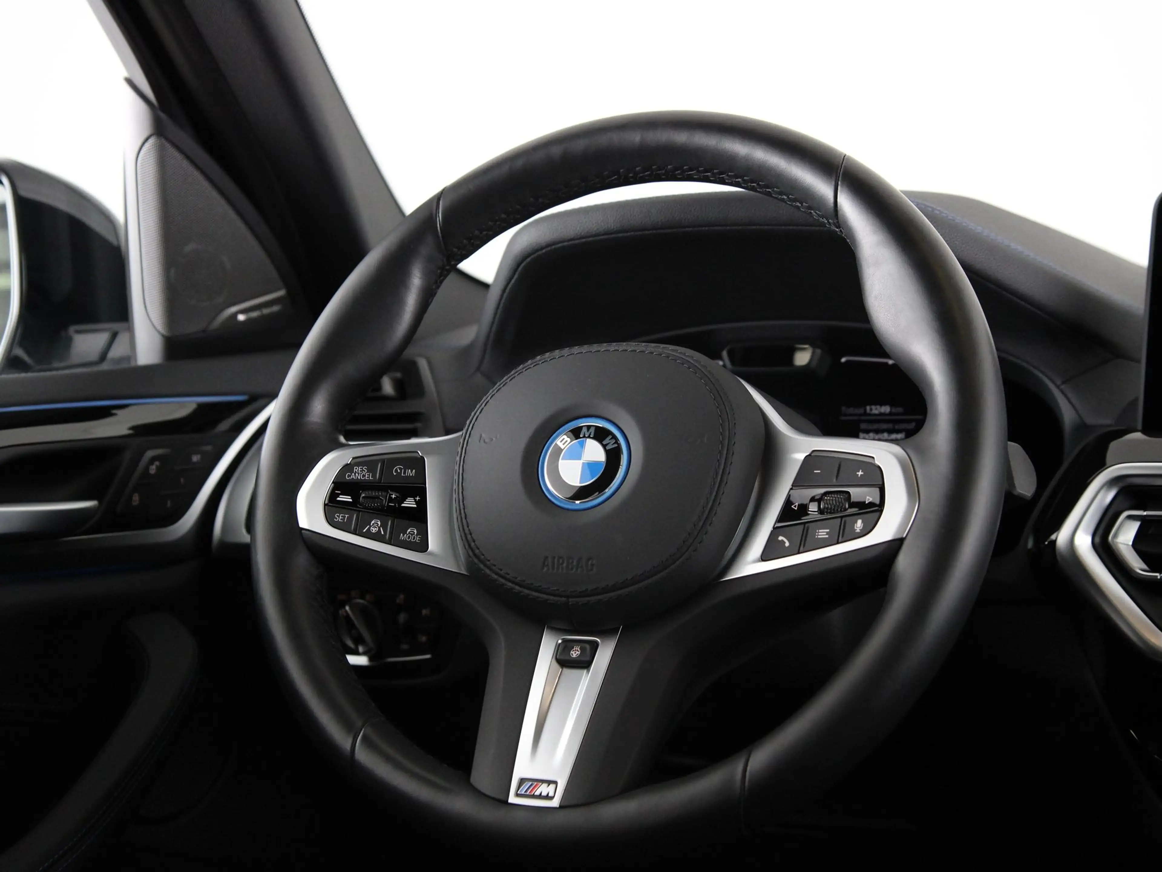 BMW iX3 High Executive Edition 80 kWh M-Sport — photo 2