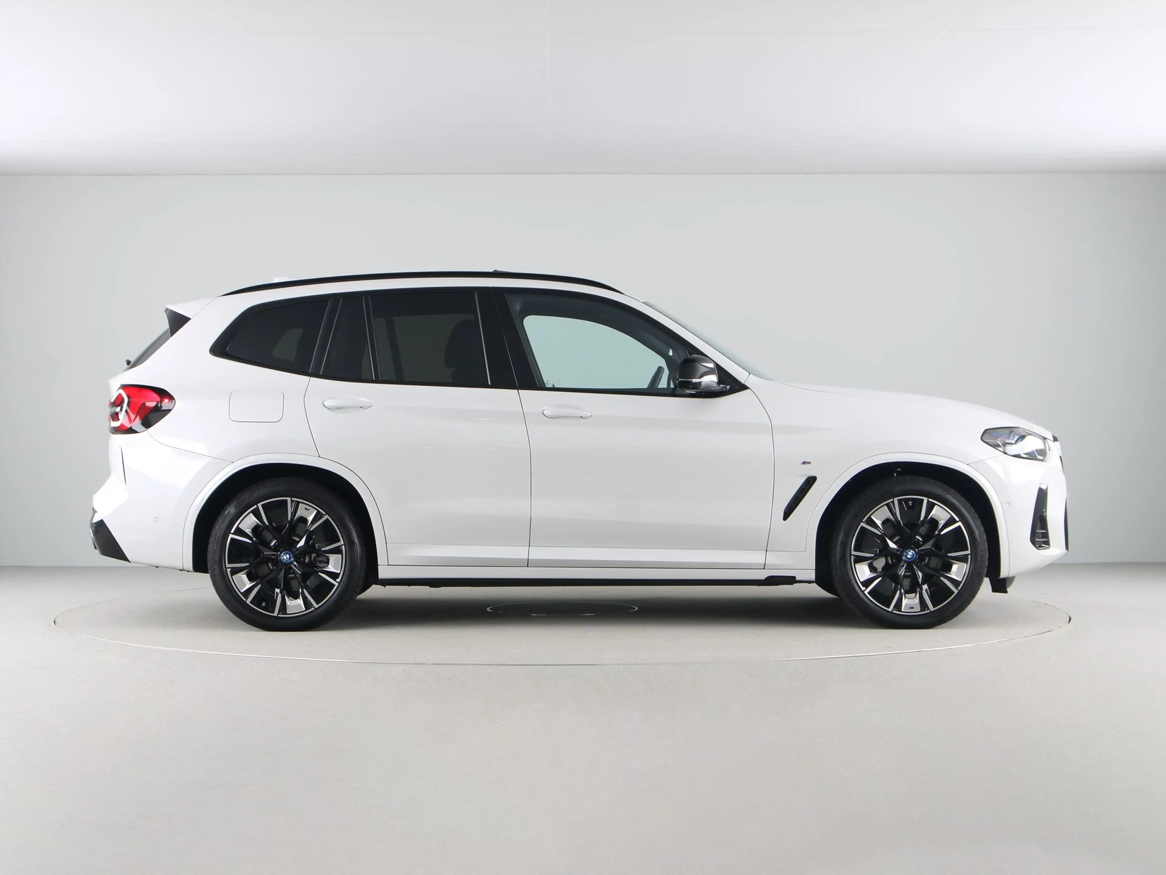 BMW iX3 High Executive Edition 80 kWh M-Sport — photo 8