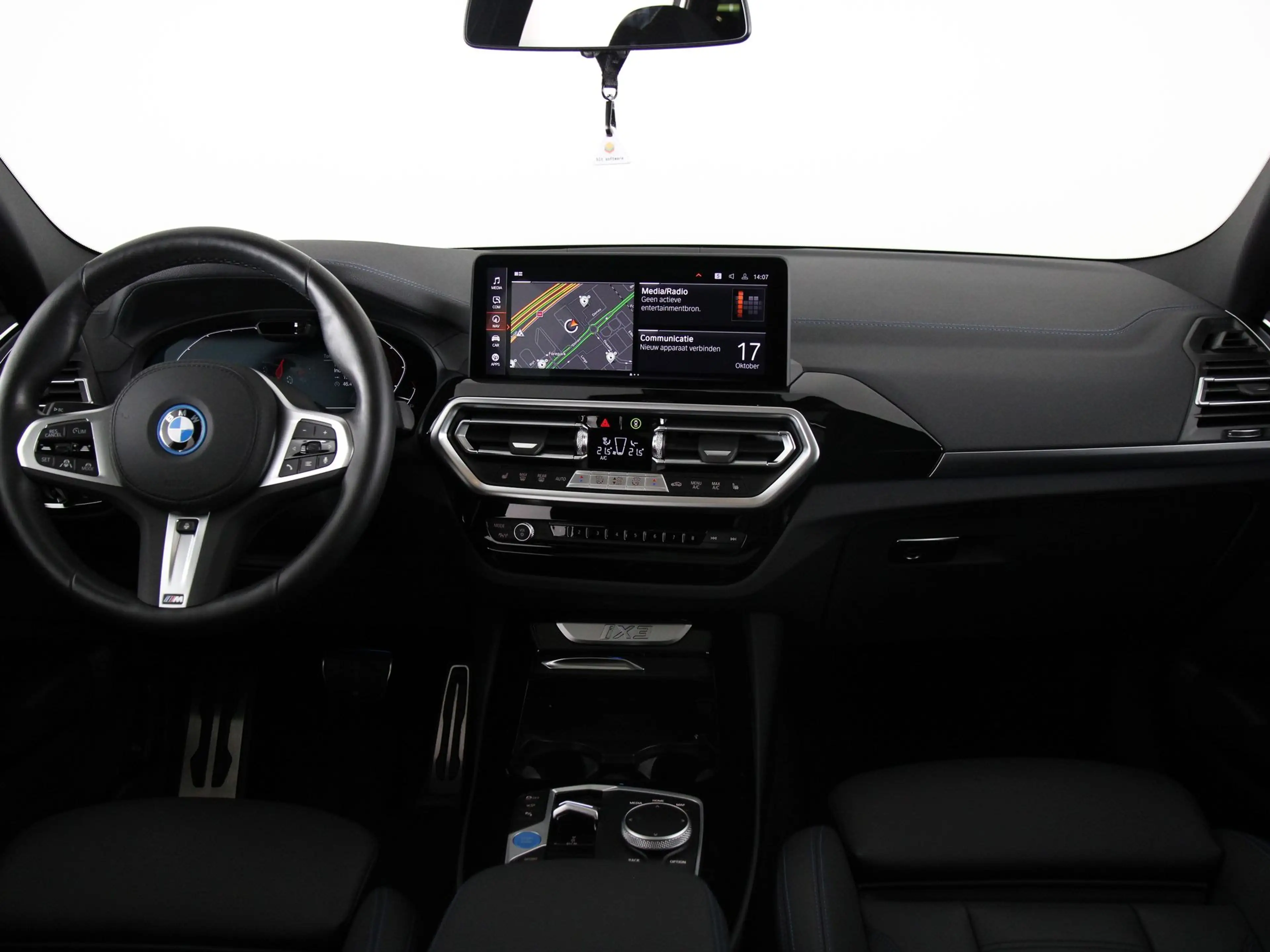 BMW iX3 High Executive Edition 80 kWh M-Sport — photo 13